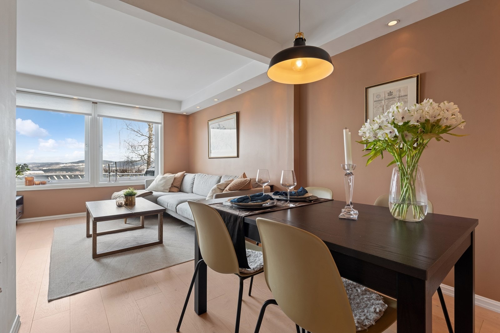 Her kan venner og familie samles rundt bordet for å nyte et bedre måltid sammen. Galleribilde