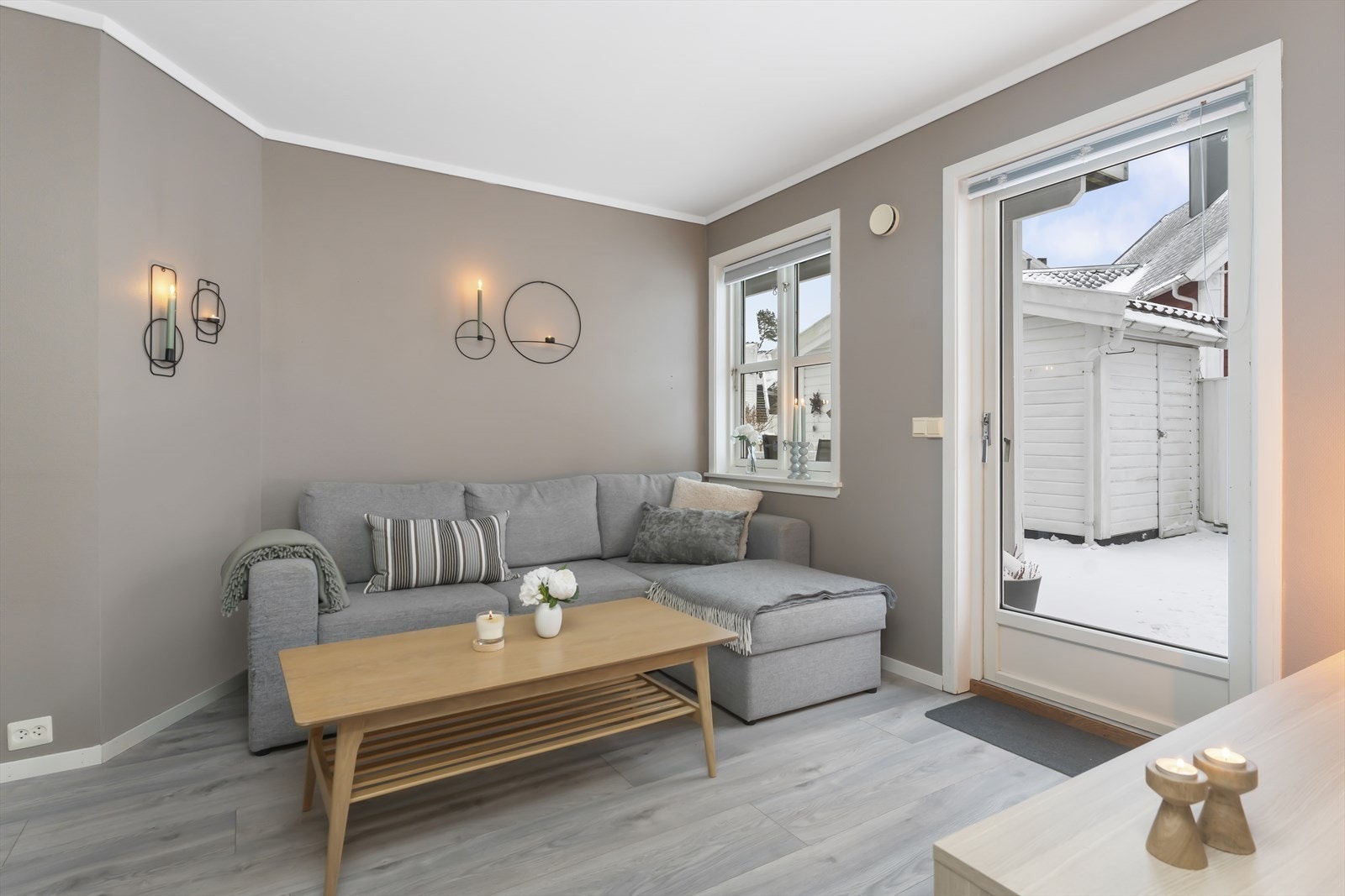 Fra stuen er det utgang til den hyggelige bakgården Galleribilde