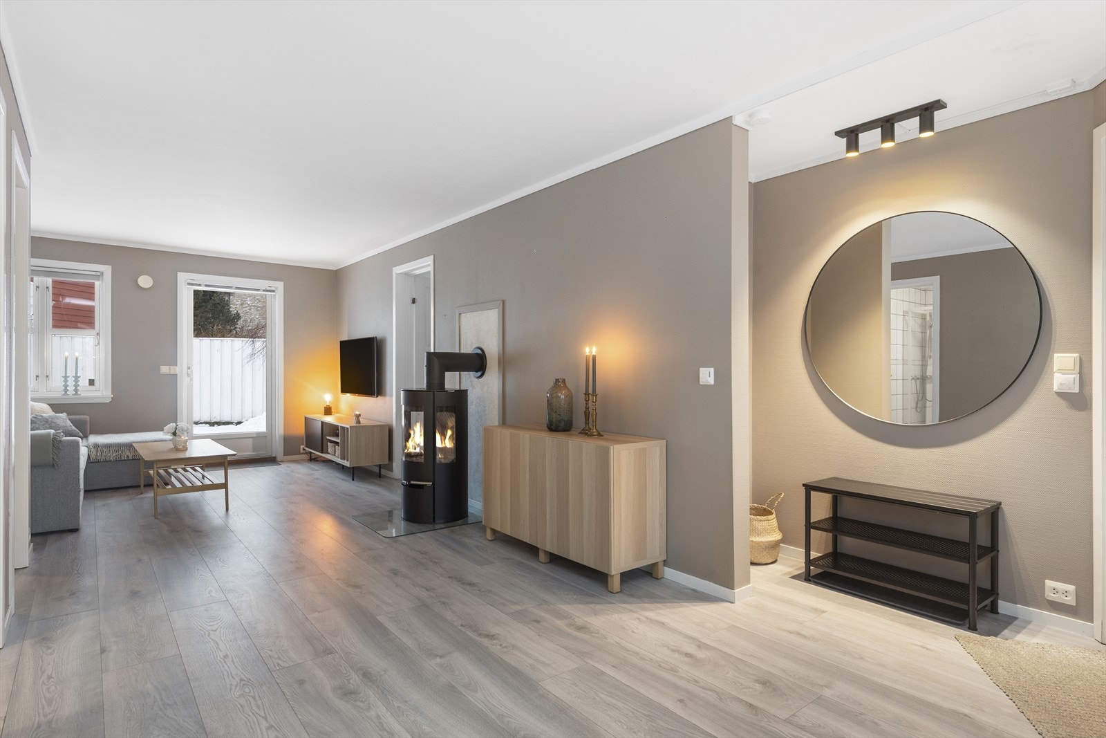 Praktisk og trivelig standard med lyse farger og gjennomtenkte løsninger Galleribilde