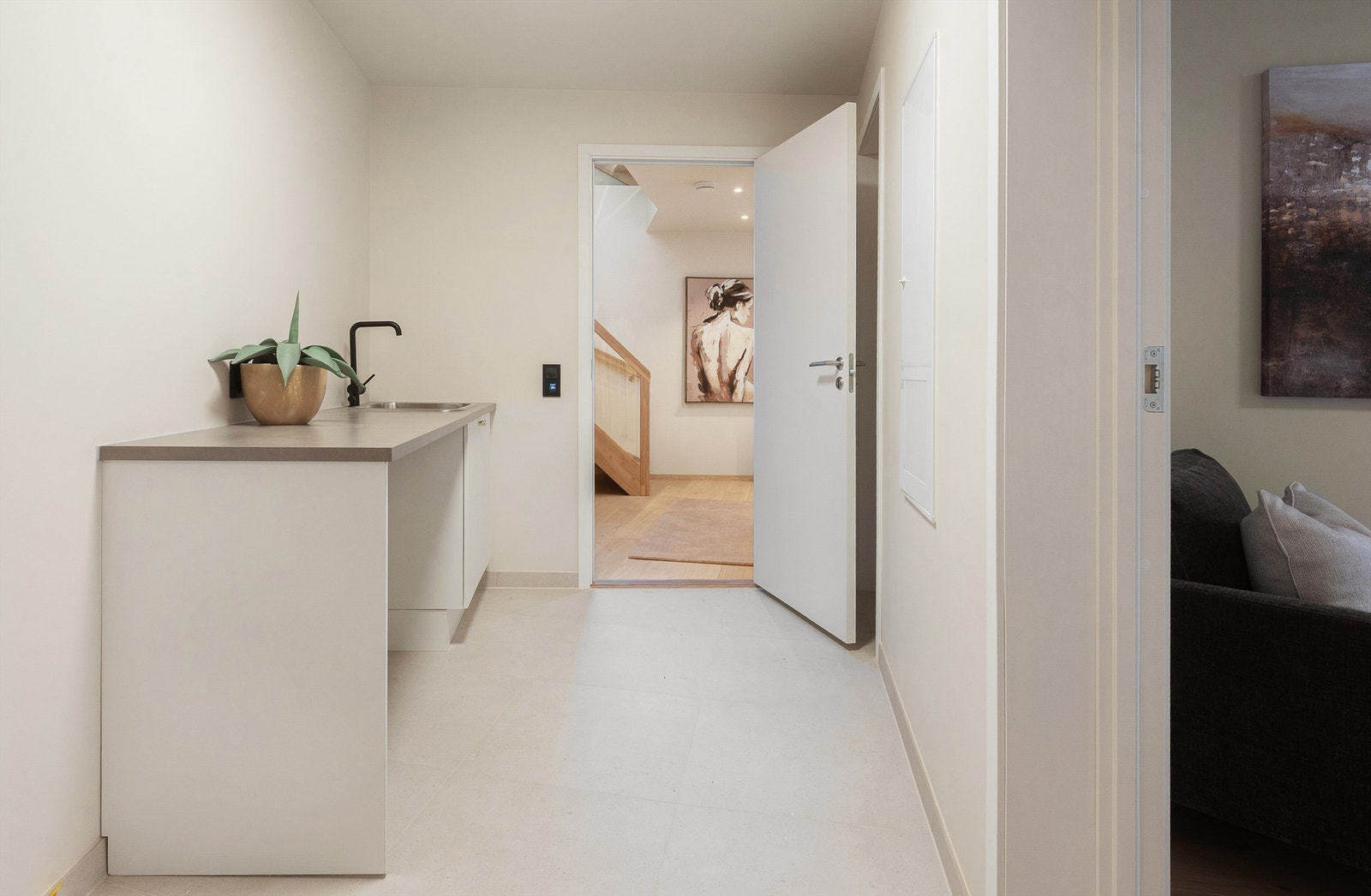 Etasjen har et separat og funksjonelt vaskerom. Galleribilde