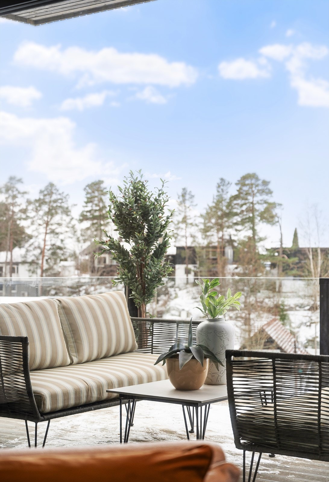 Rekkverk i glass sikrer utsikten og gir et moderne uttrykk. Galleribilde