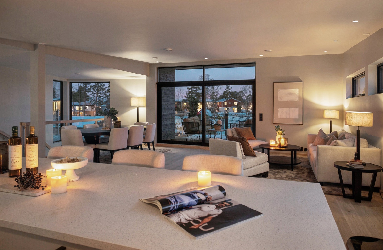 Også på kveldstid er allrommet et lunt og hyggelig sted å være. Galleribilde