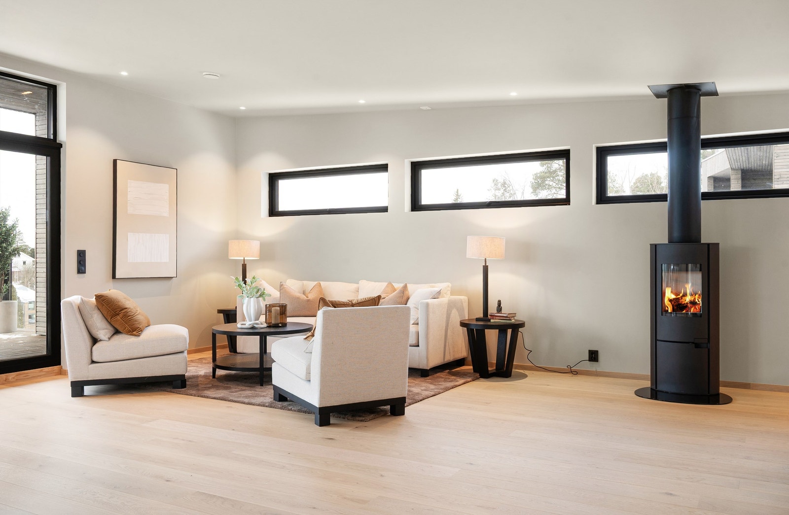 En moderne peisovn gir både varme og hygge på kalde dager. Galleribilde