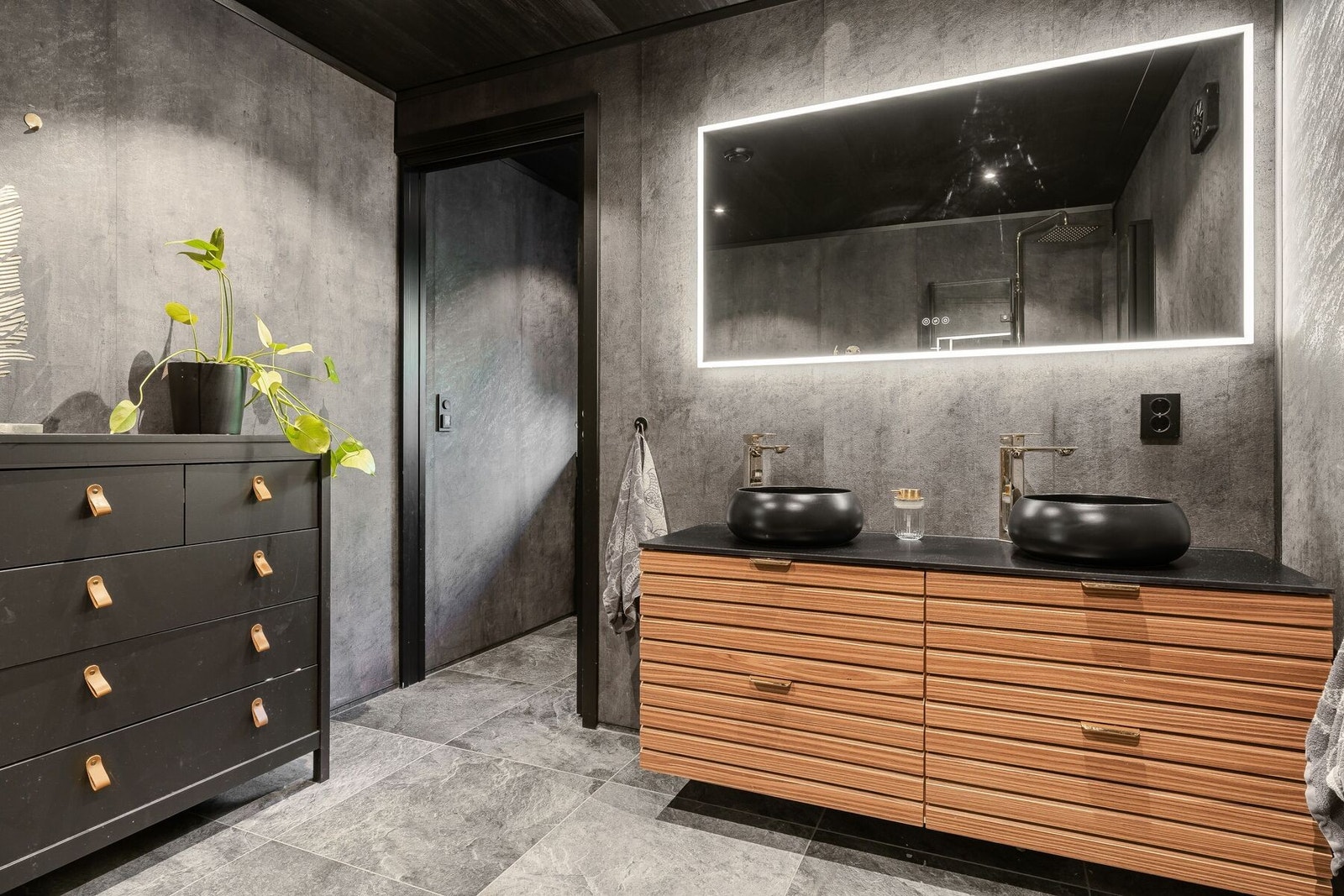 Pent bad/vaskerom oppusset i 2023 Galleribilde