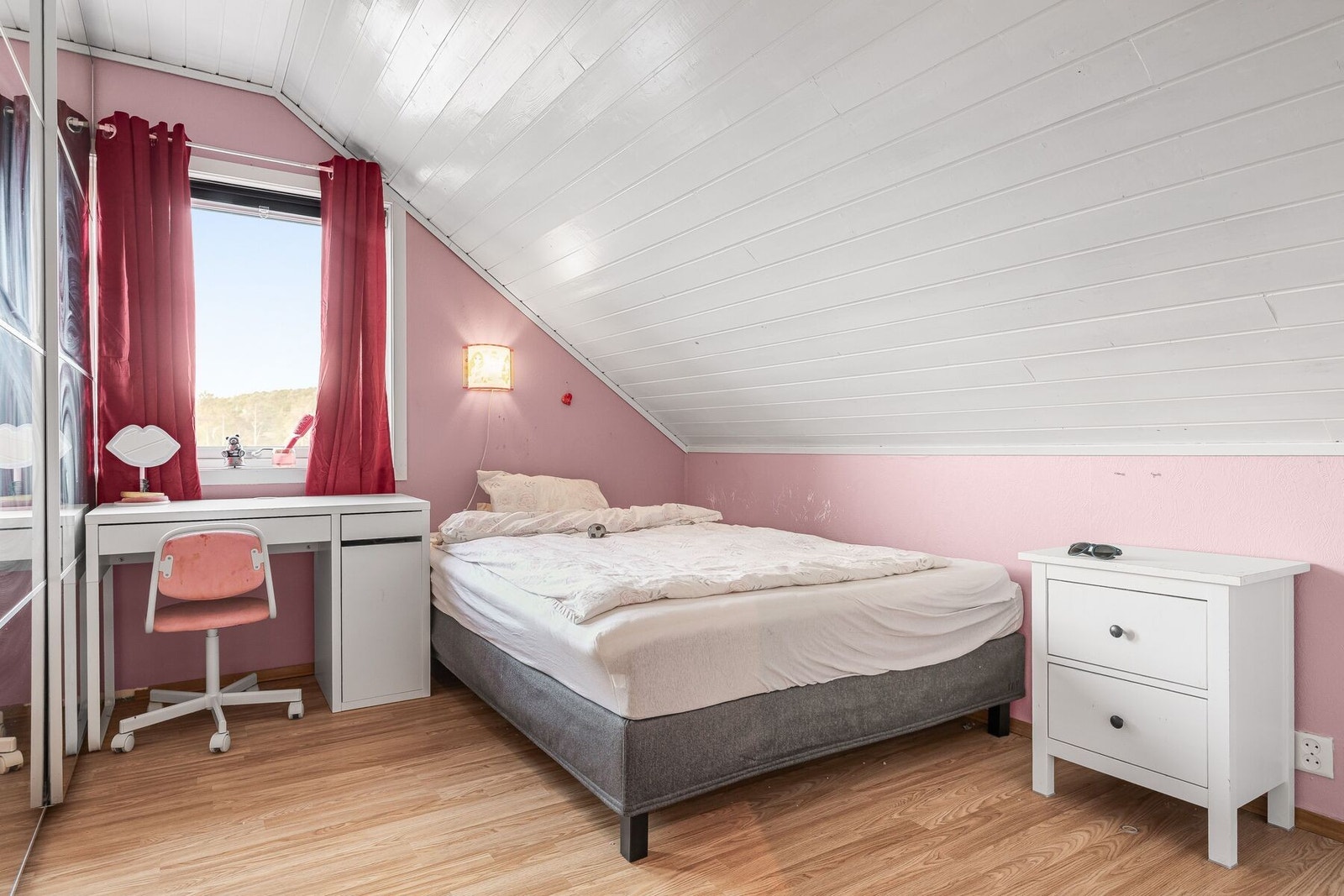 I 2. etasje finner man fire soverom Galleribilde