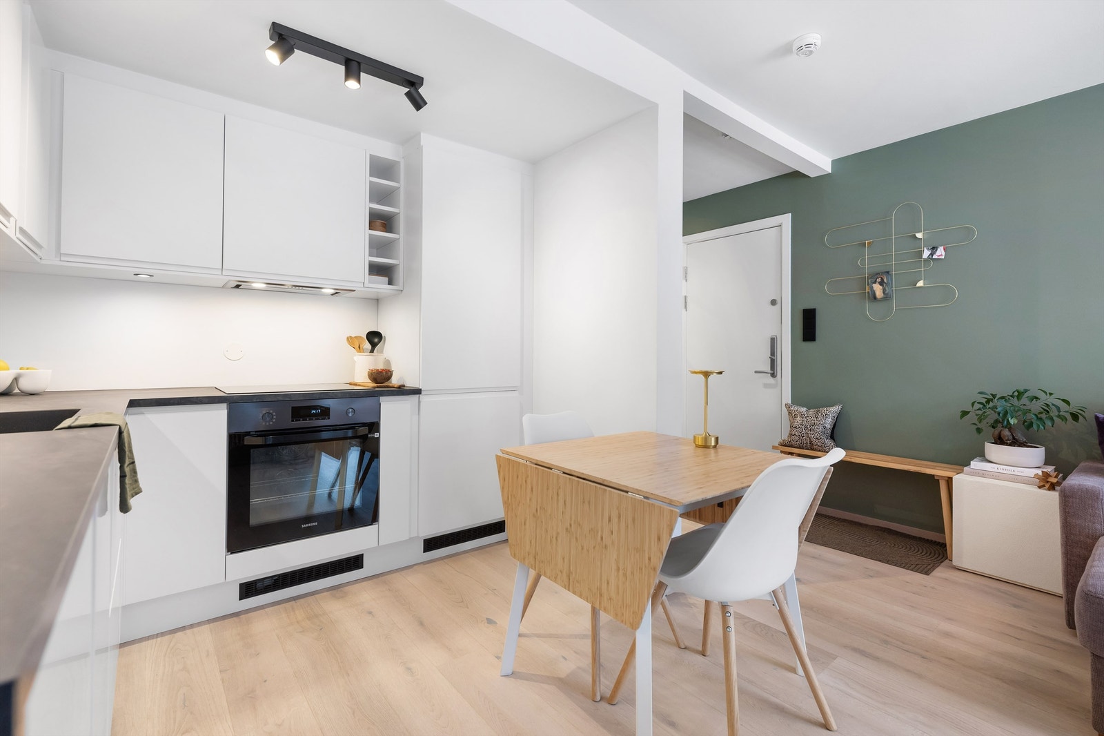 Leiligheten er nyoppusset og holder god standard Galleribilde