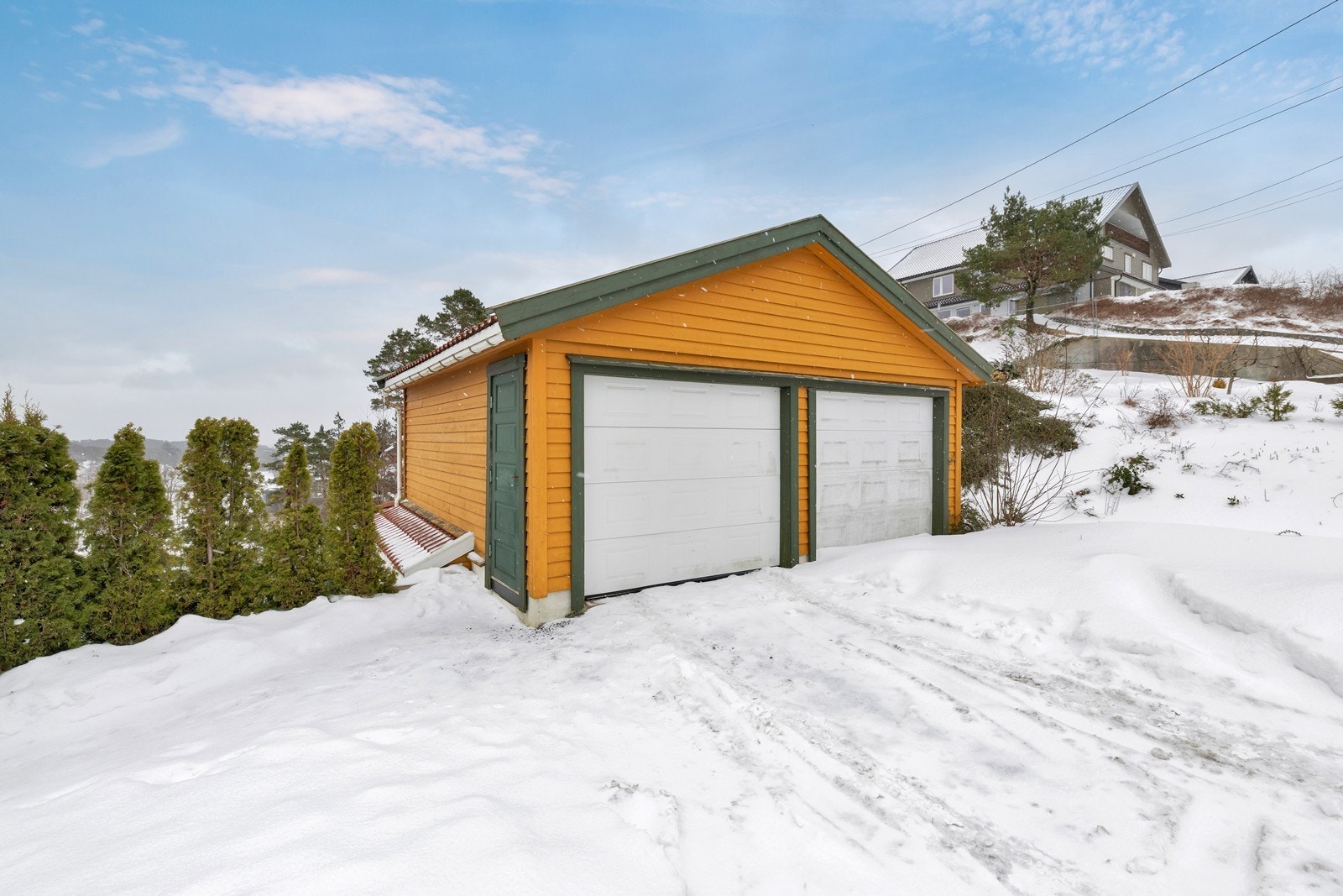 Dobbel garasje med kjeller. Galleribilde