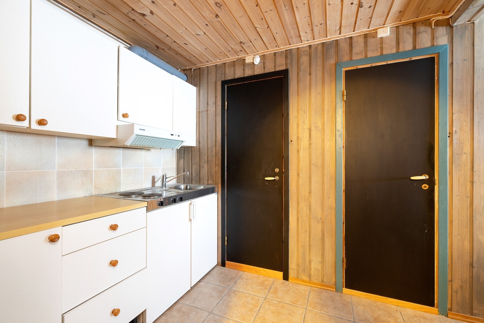 Romslig gang hvor det er satt inn et hybelkjøkken som pr. i dag ikke er i bruk. Galleribilde