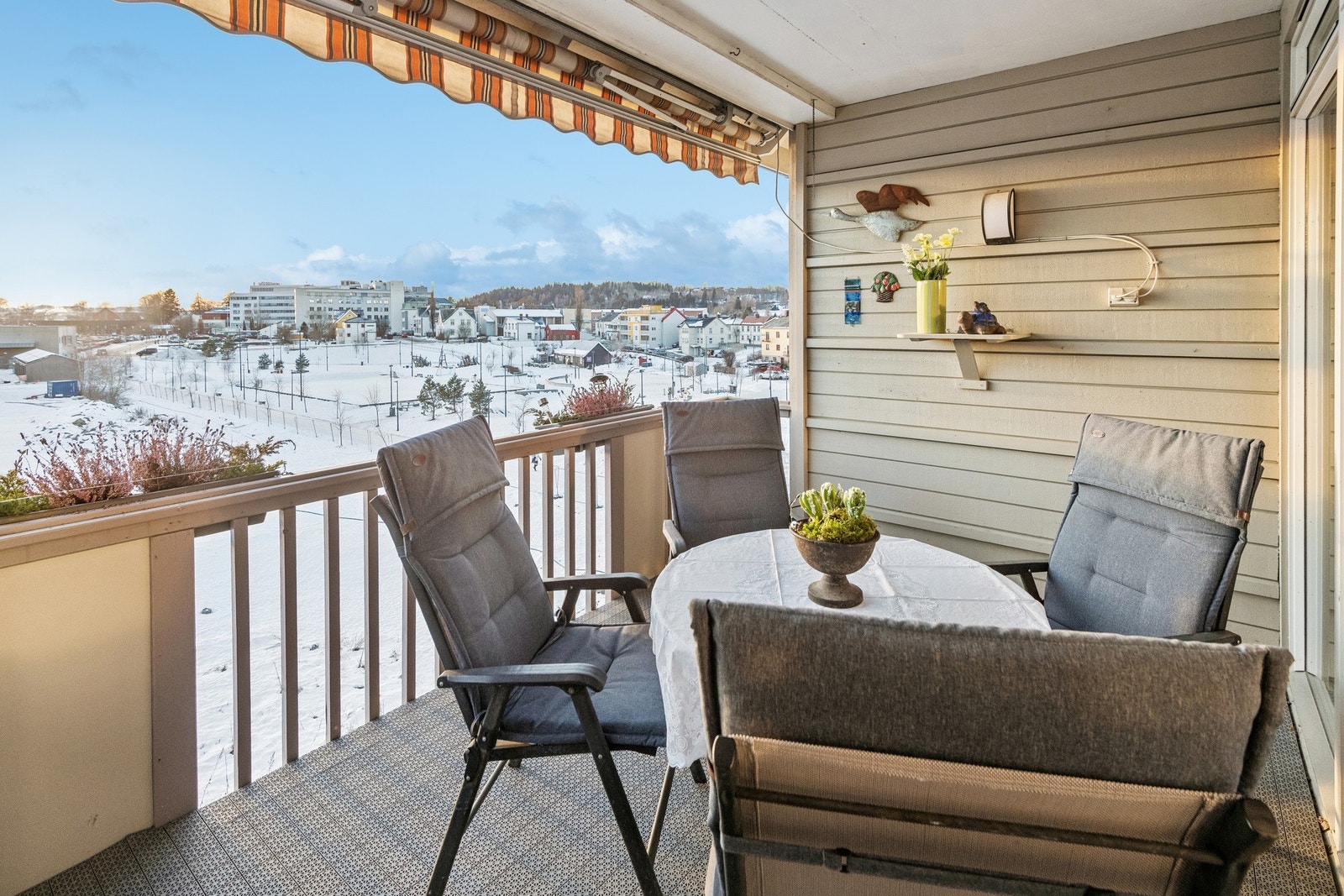 Takoverbygd terrasse med gode solforhold Galleribilde