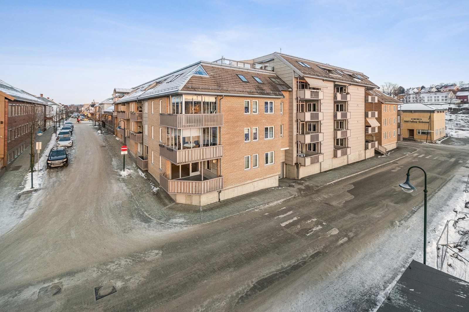 Leiligheten ligger fint til i bygget og har gode solforhold. Kort avstand til alt av servicefunksjoner. Galleribilde