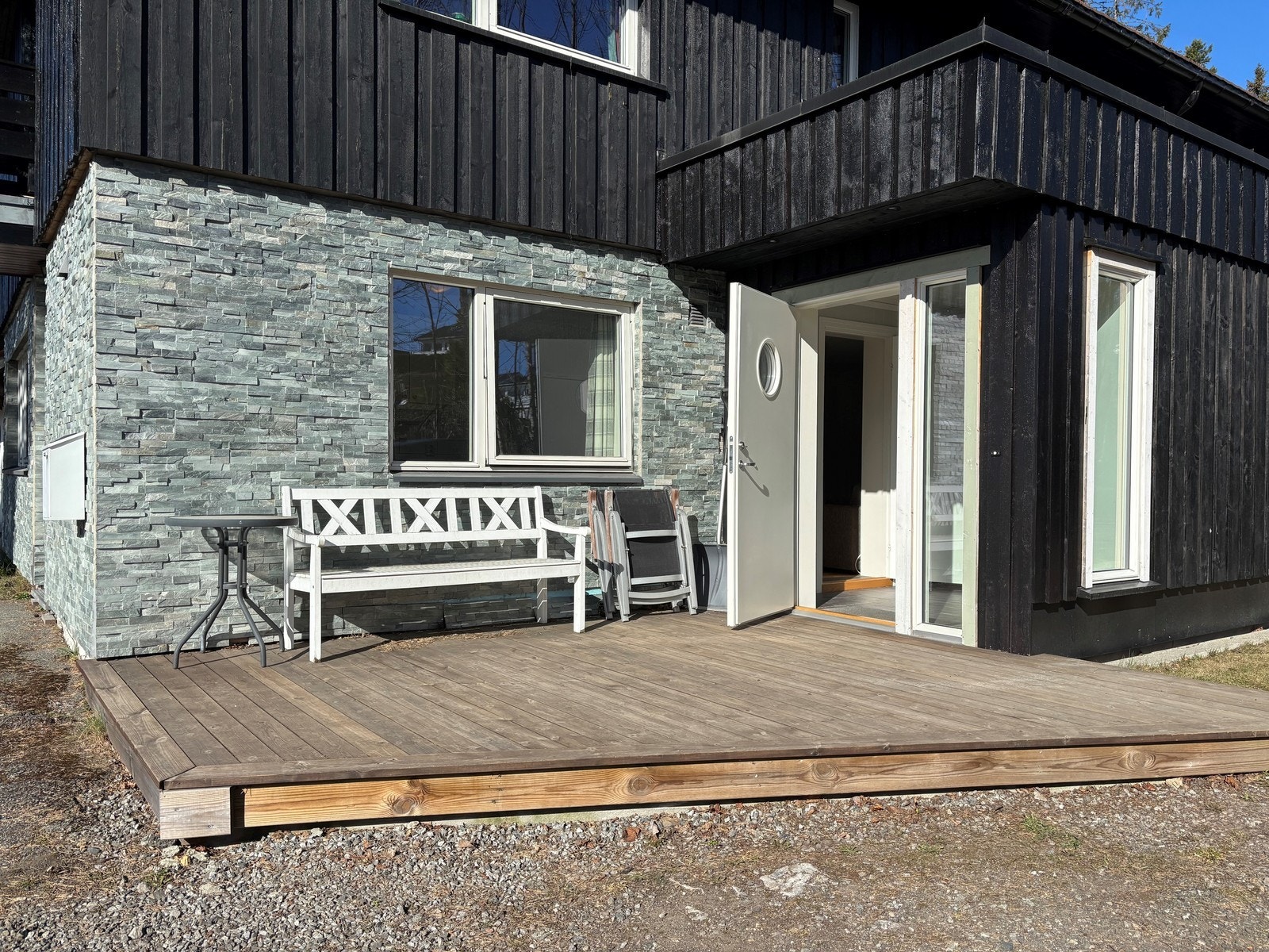 Platting utenfor inngangsparti Galleribilde