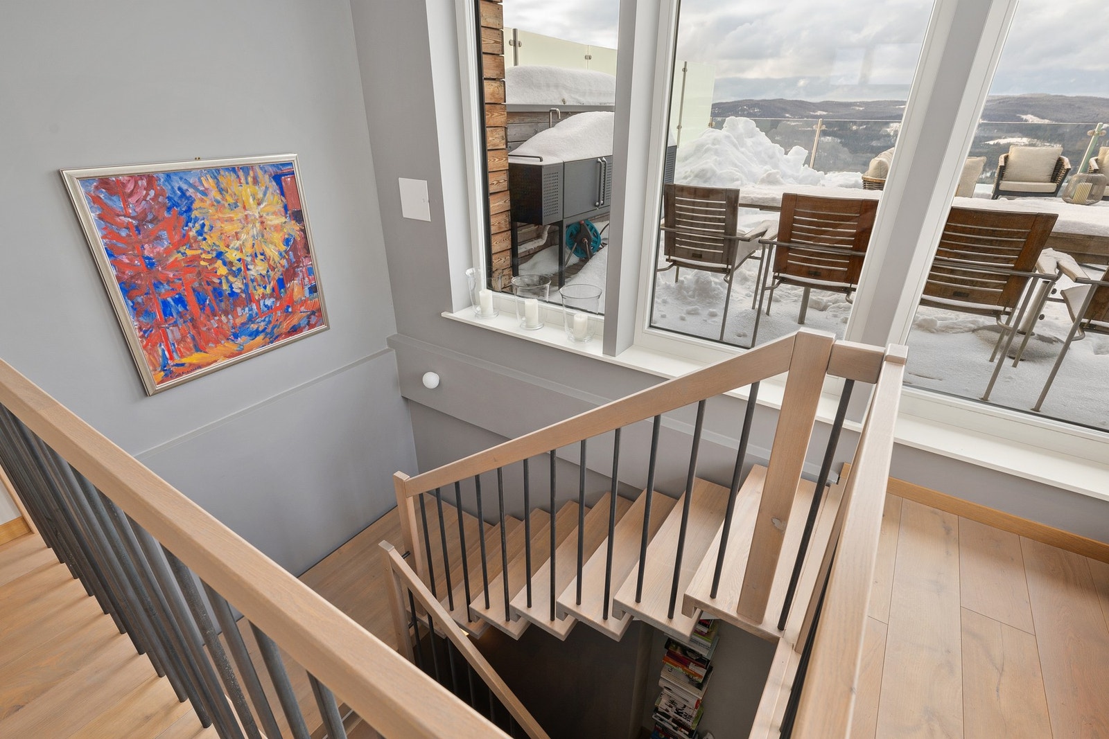 Trapp ned til boligens andre etasje. Galleribilde