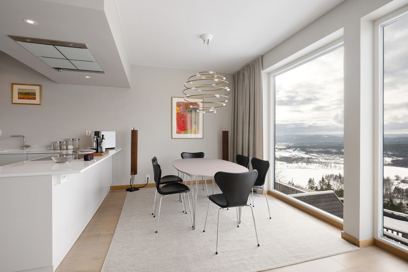 Her kan måltider nytes med fantastisk panoramautsikt. Galleribilde