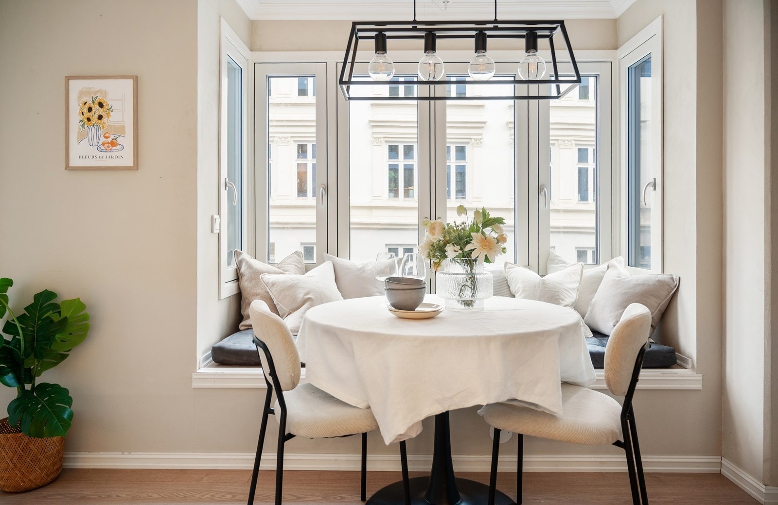 Karnappet gir rikelig med dagslys til spiseplassen. Galleribilde