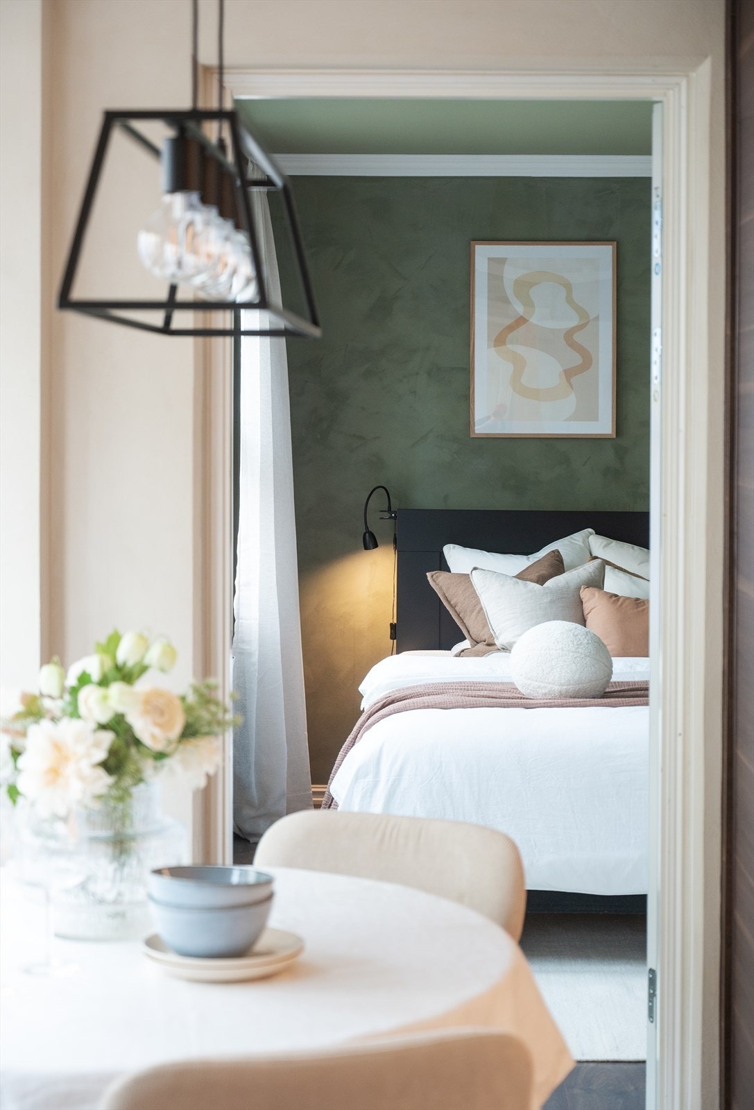 Fra spiseplassen er det direkte tilgang til det andre soverommet. Galleribilde