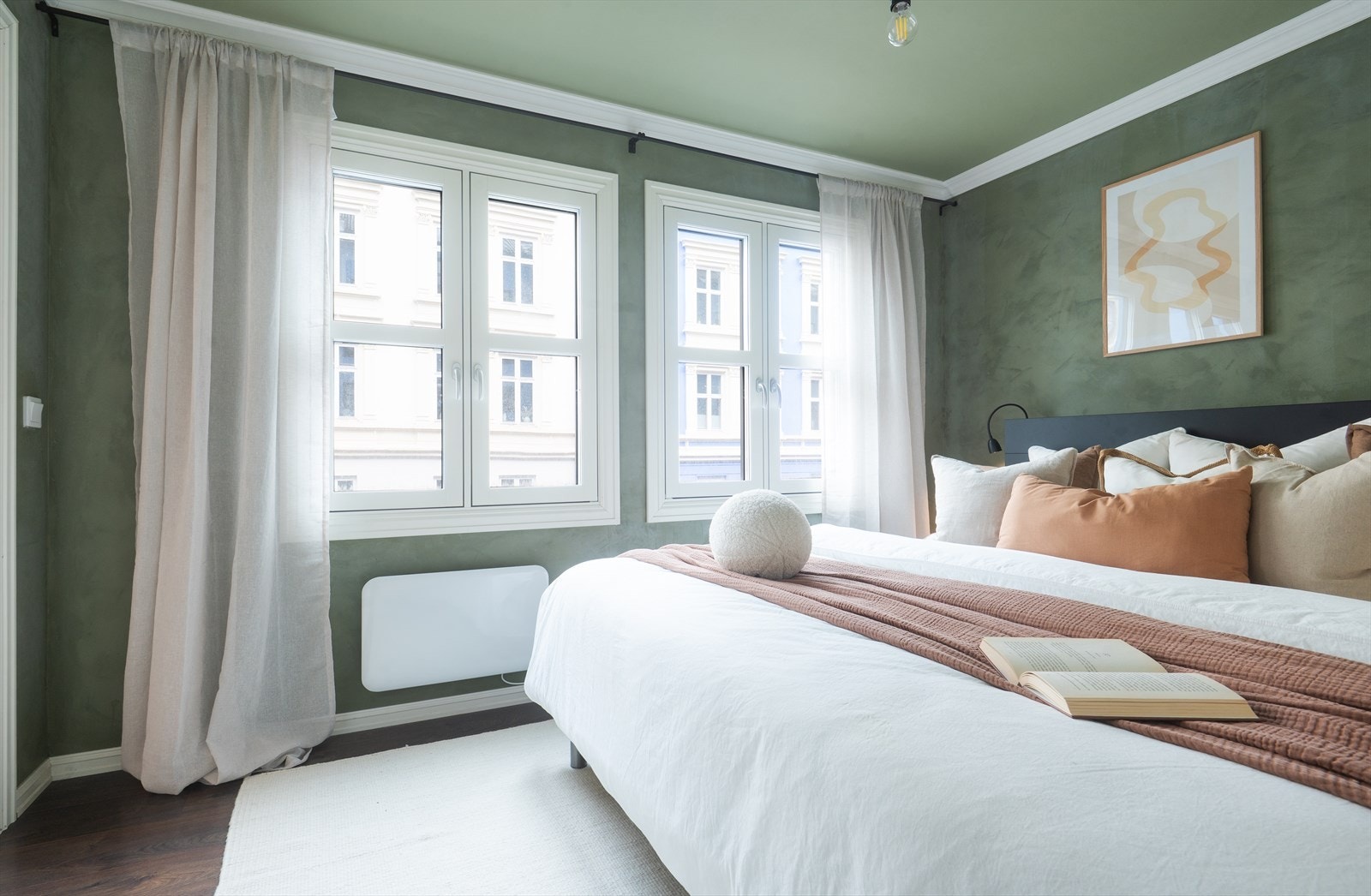 Vinduene er nye fra 2024 og har 3-lags isolerglass som sikrer god isolasjon. Galleribilde