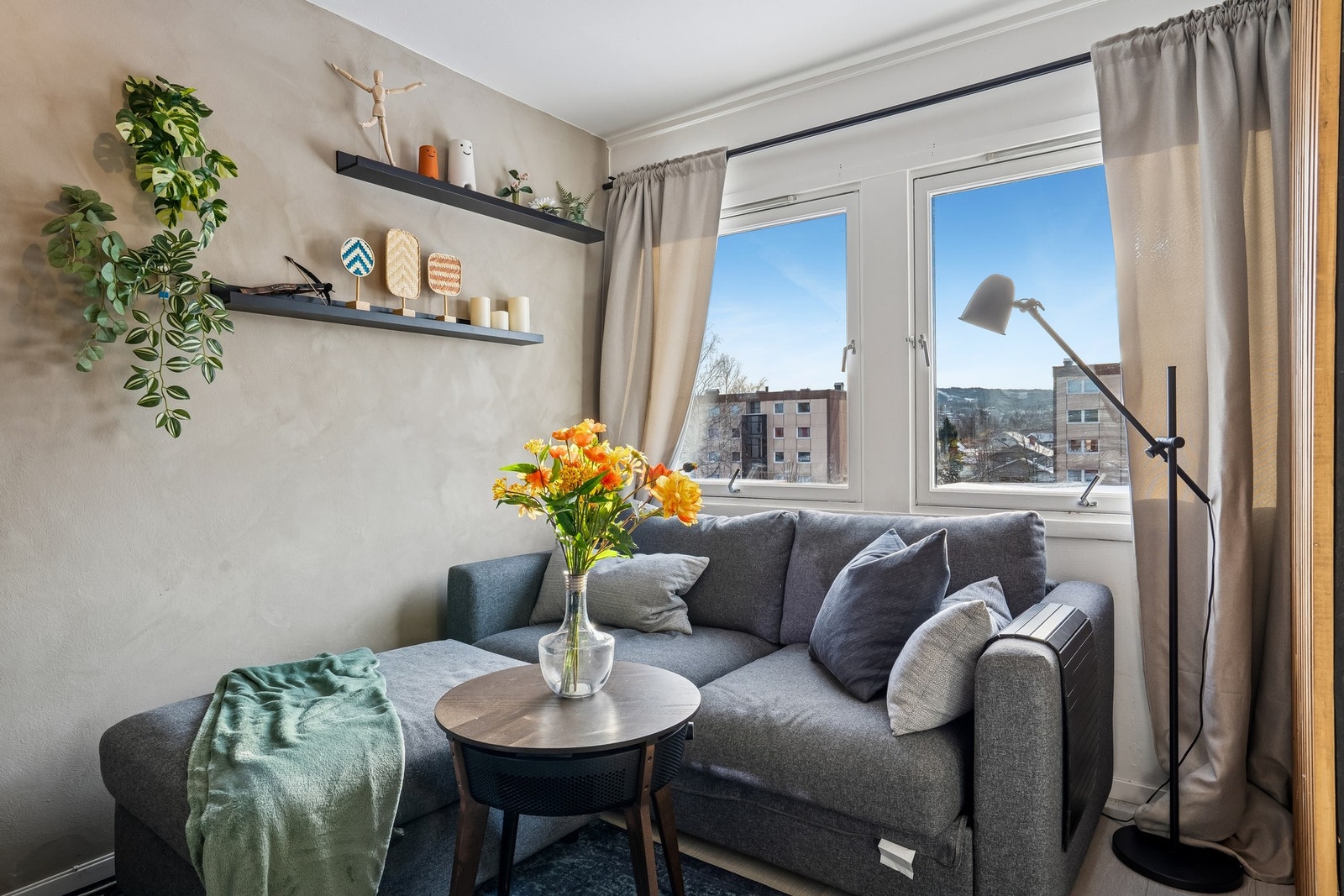 Praktisk og moderne 2-roms leilighet i toppetasjen. Galleribilde