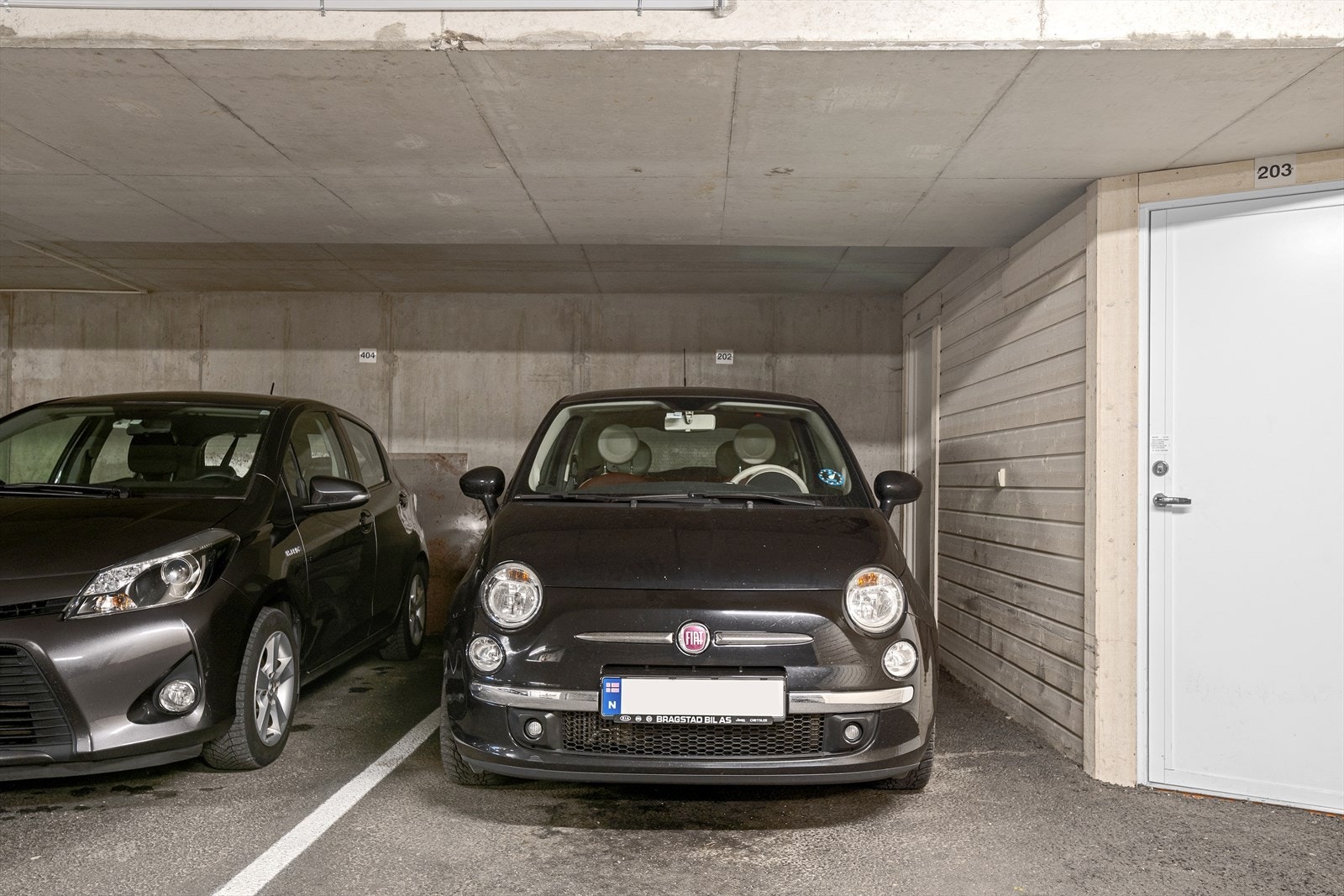 Parkering i underetasjen. Galleribilde