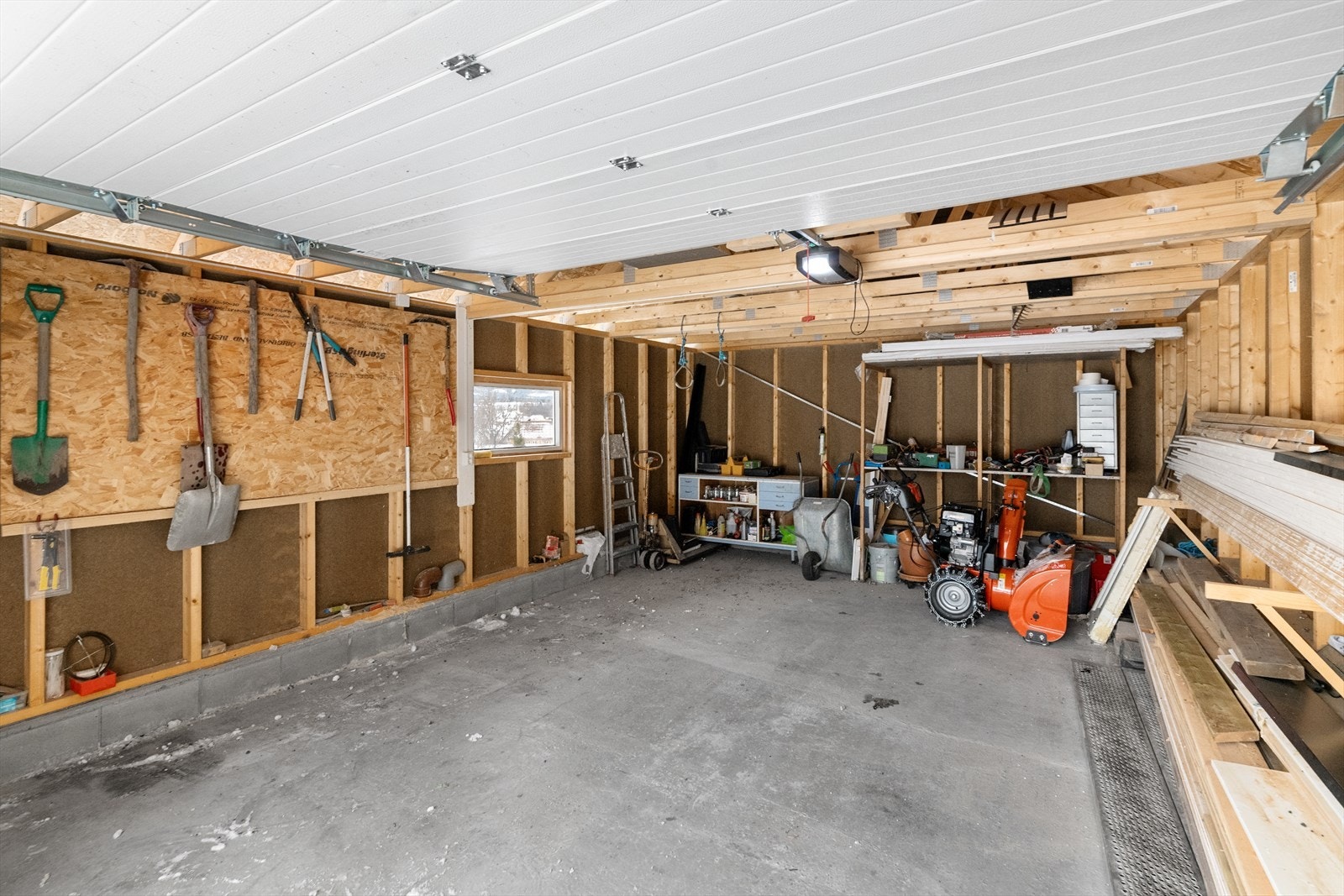 Garasjen er oppført i 2021. Galleribilde