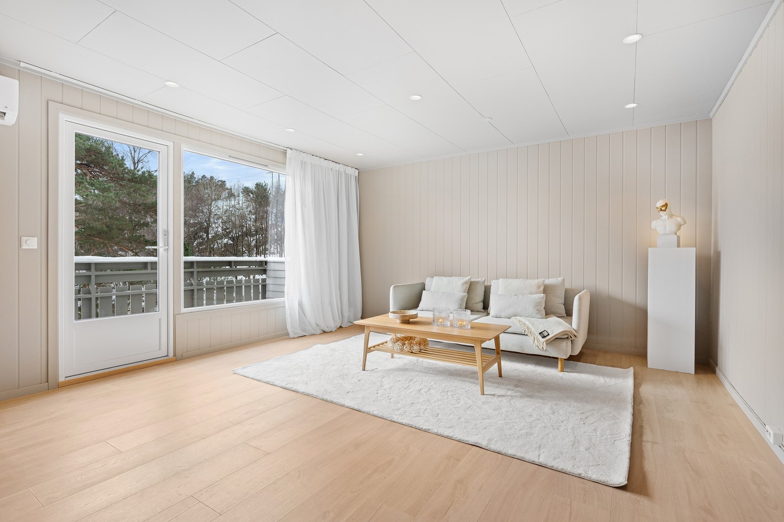 - Velkommen til et lekkert og nyoppusset rekkehus som er klart for innflytting - Galleribilde