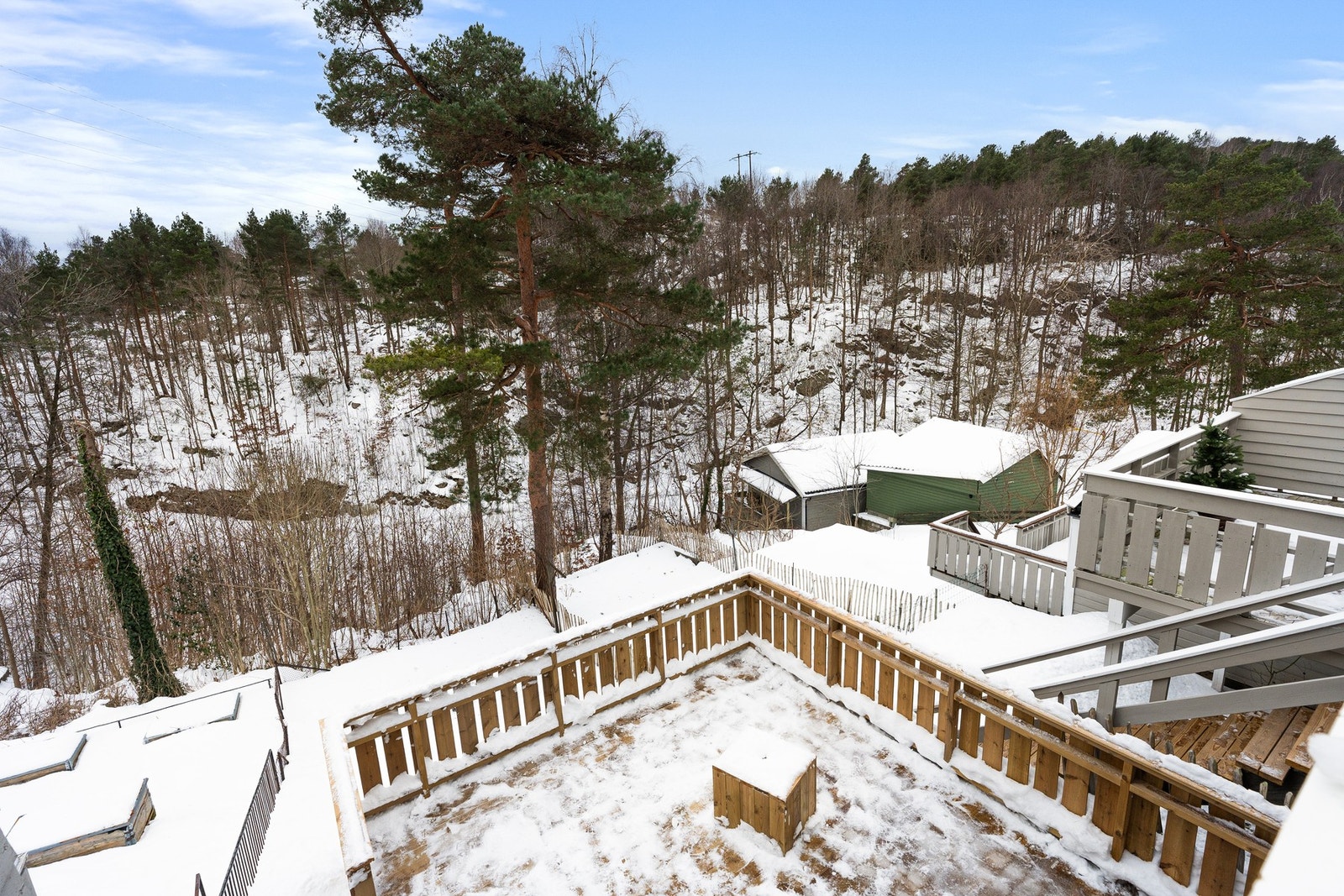 - Ny terrasse og nytt rekkverk | Her er det bare å flytte rett inn og glede seg til vår og sol - Galleribilde