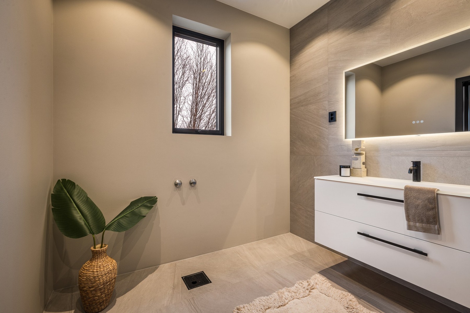 Plass for badekar. Galleribilde