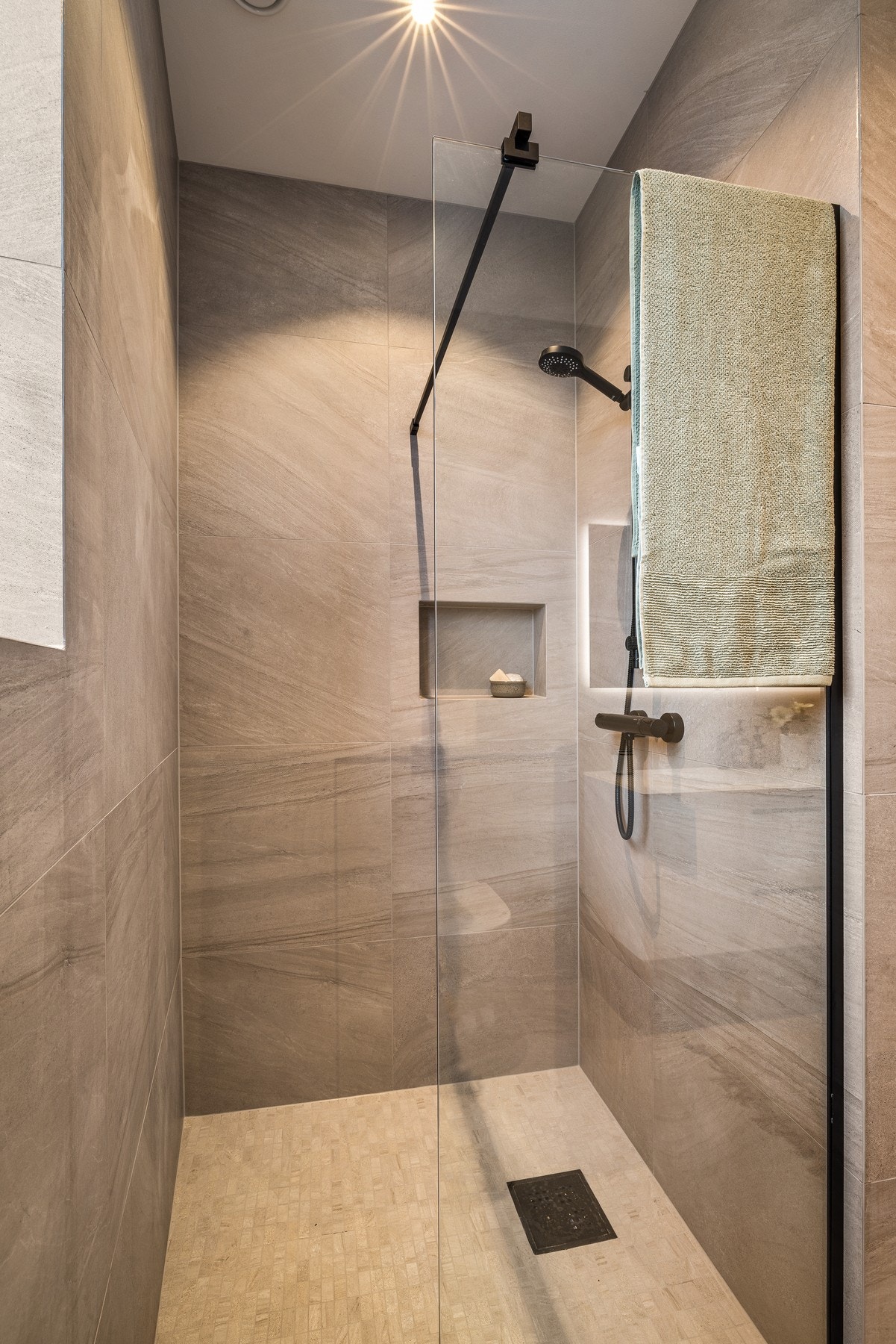 Dusjnisjen på gjstebadet. Galleribilde