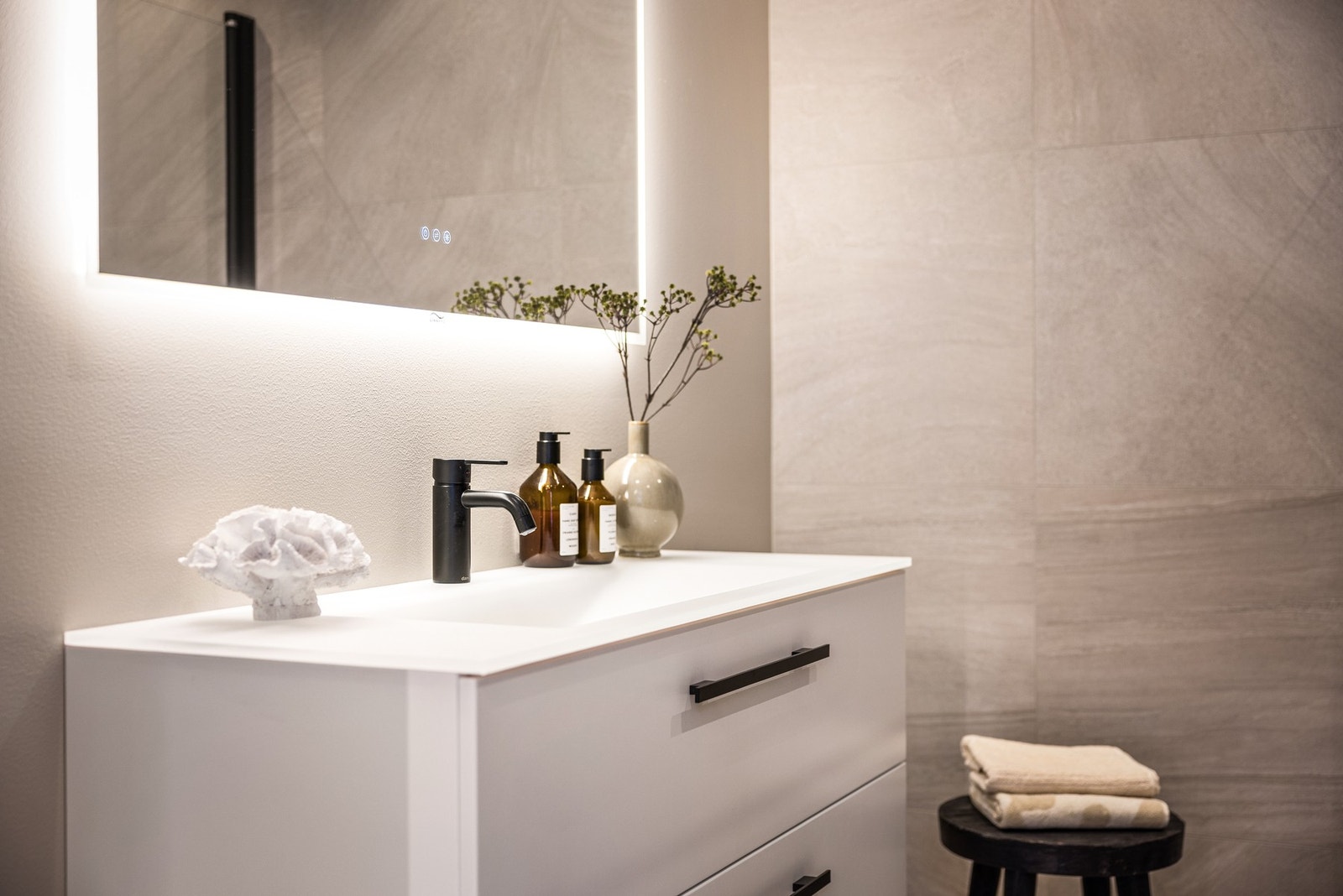 Speil med justerbar belysning. Galleribilde