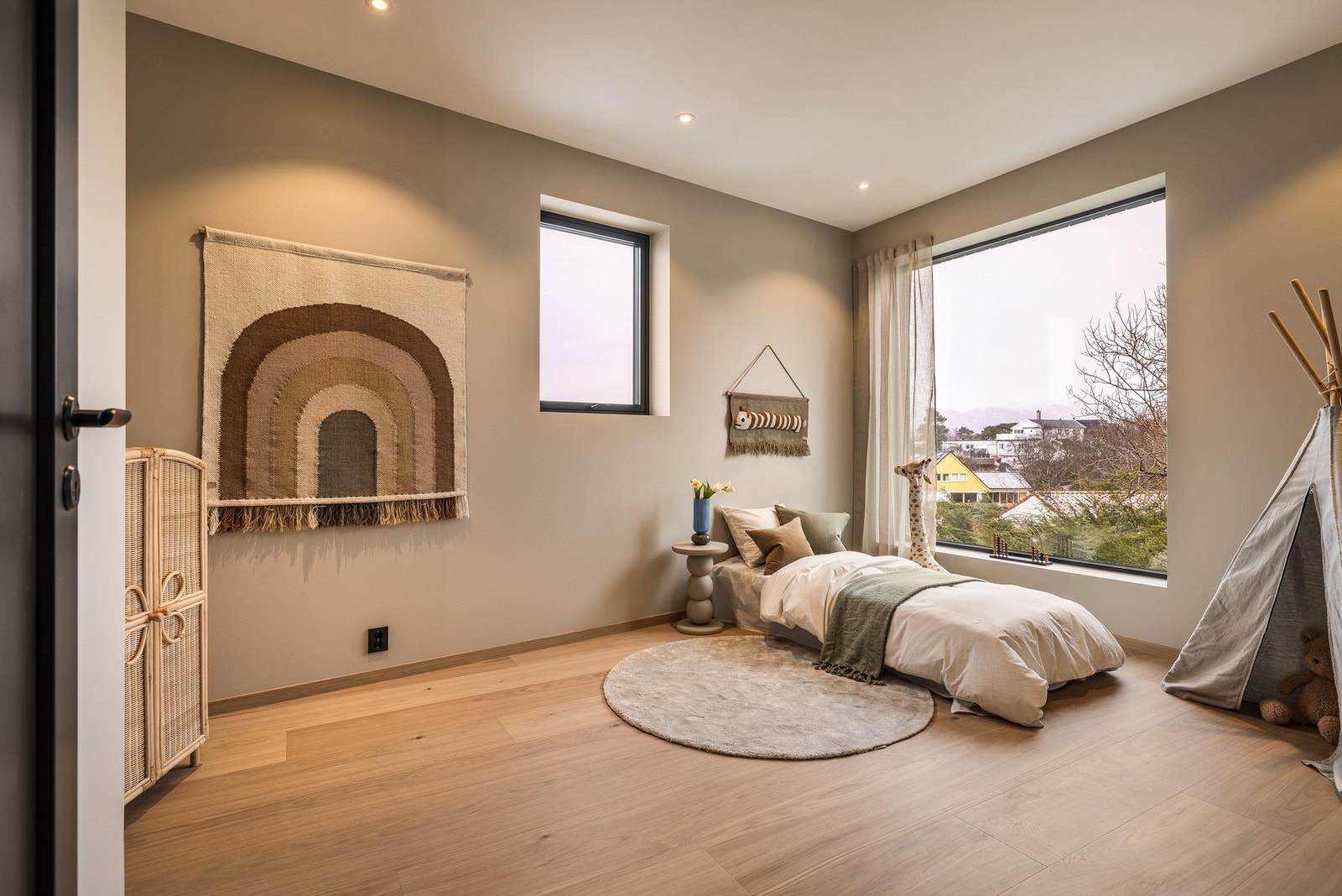 Også her i 2. etasje er varmen lagt i støp, for mest mulig stabile gulv. Galleribilde