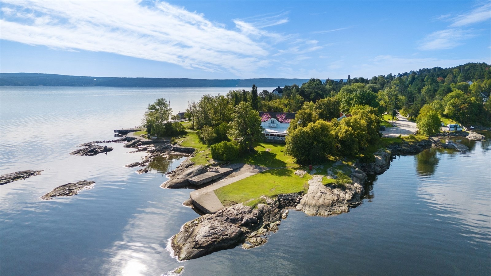 Hellviktangen er et populært tilholdssted sommerstid. Galleribilde