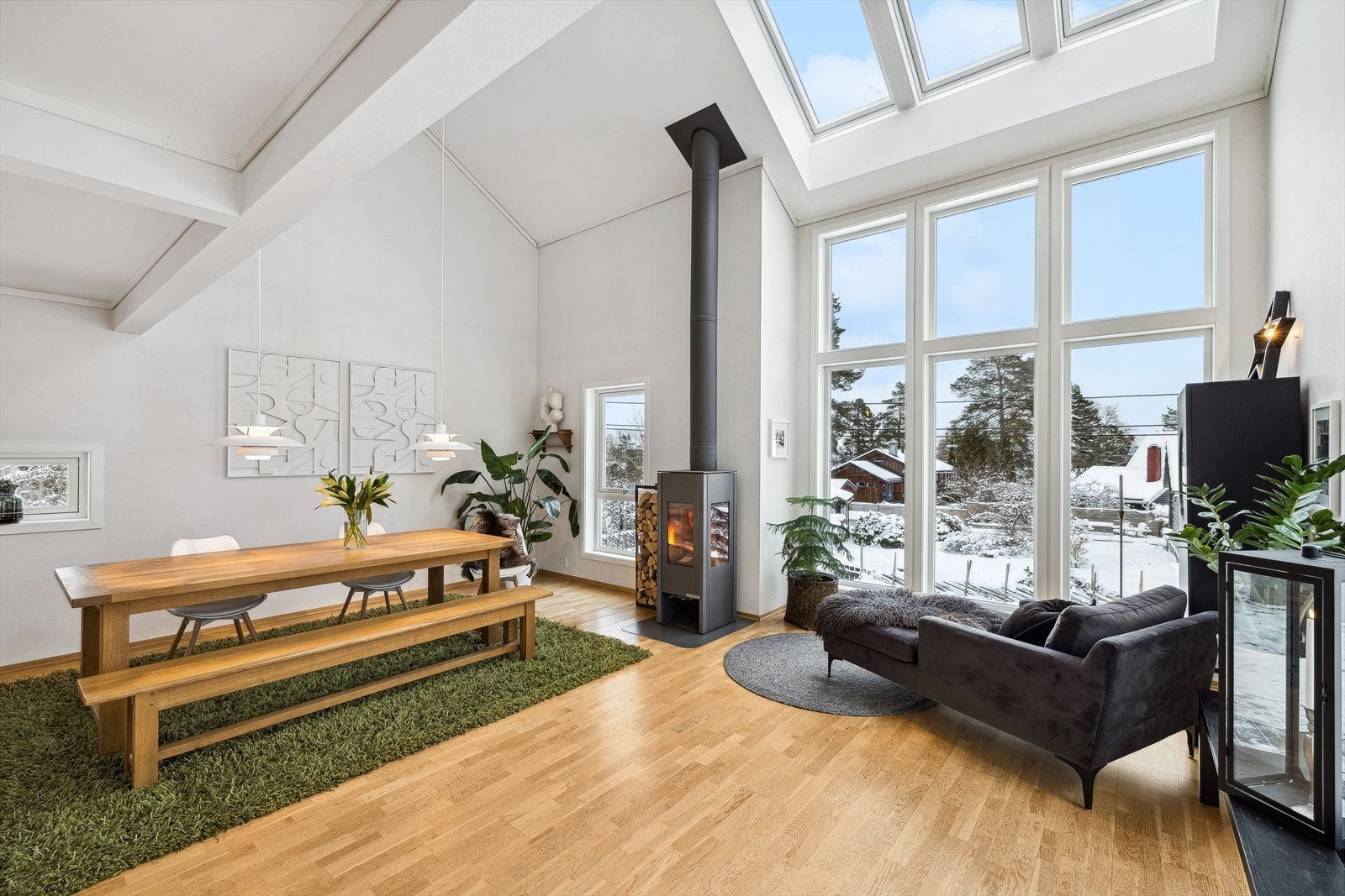 Velkommen til Asgerds vei 55 - Huset har et moderne preg med god planløsning og flott arkitektur. Galleribilde