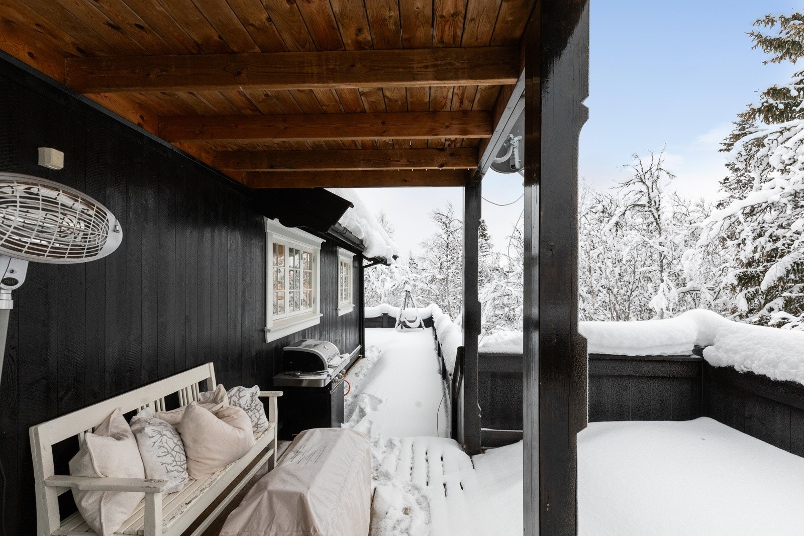 Delvis overbygd samt åpen terrasse Galleribilde