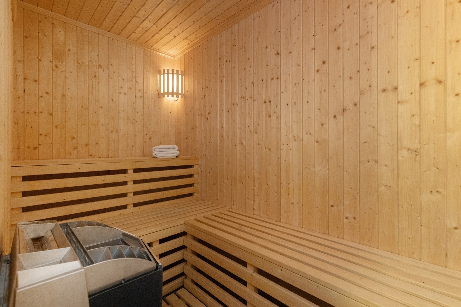 Badstue med plassbygde sittebenker Galleribilde