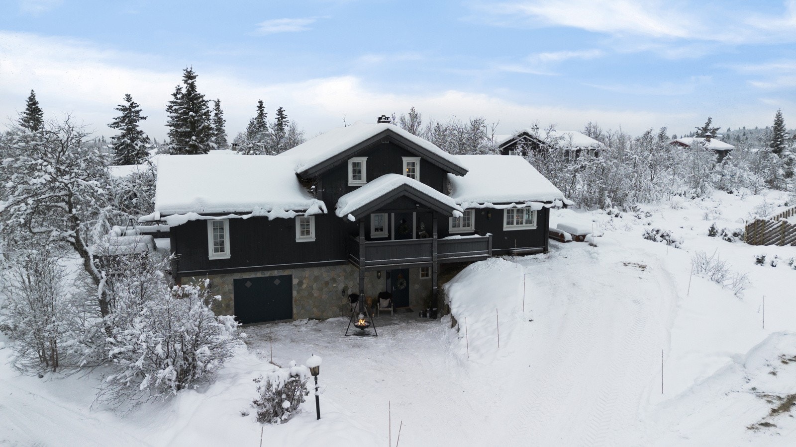 Uteområde byr på god boltreplass for liten og stor Galleribilde
