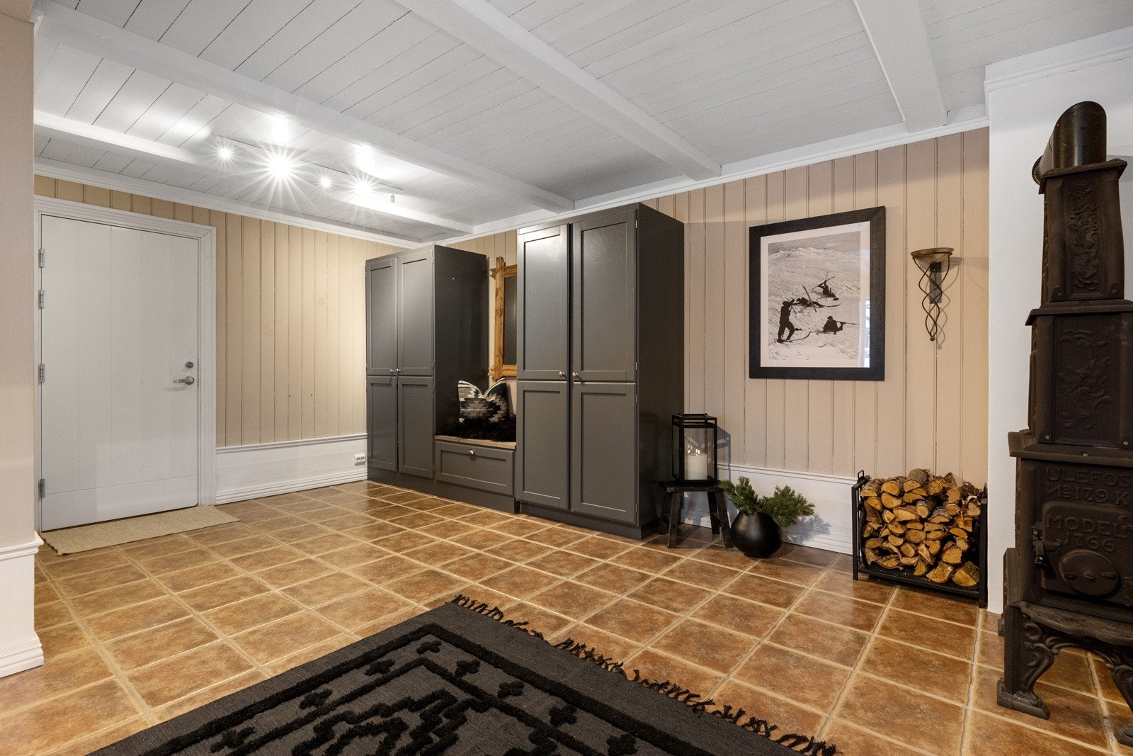 God garderobeløsning i hall Galleribilde