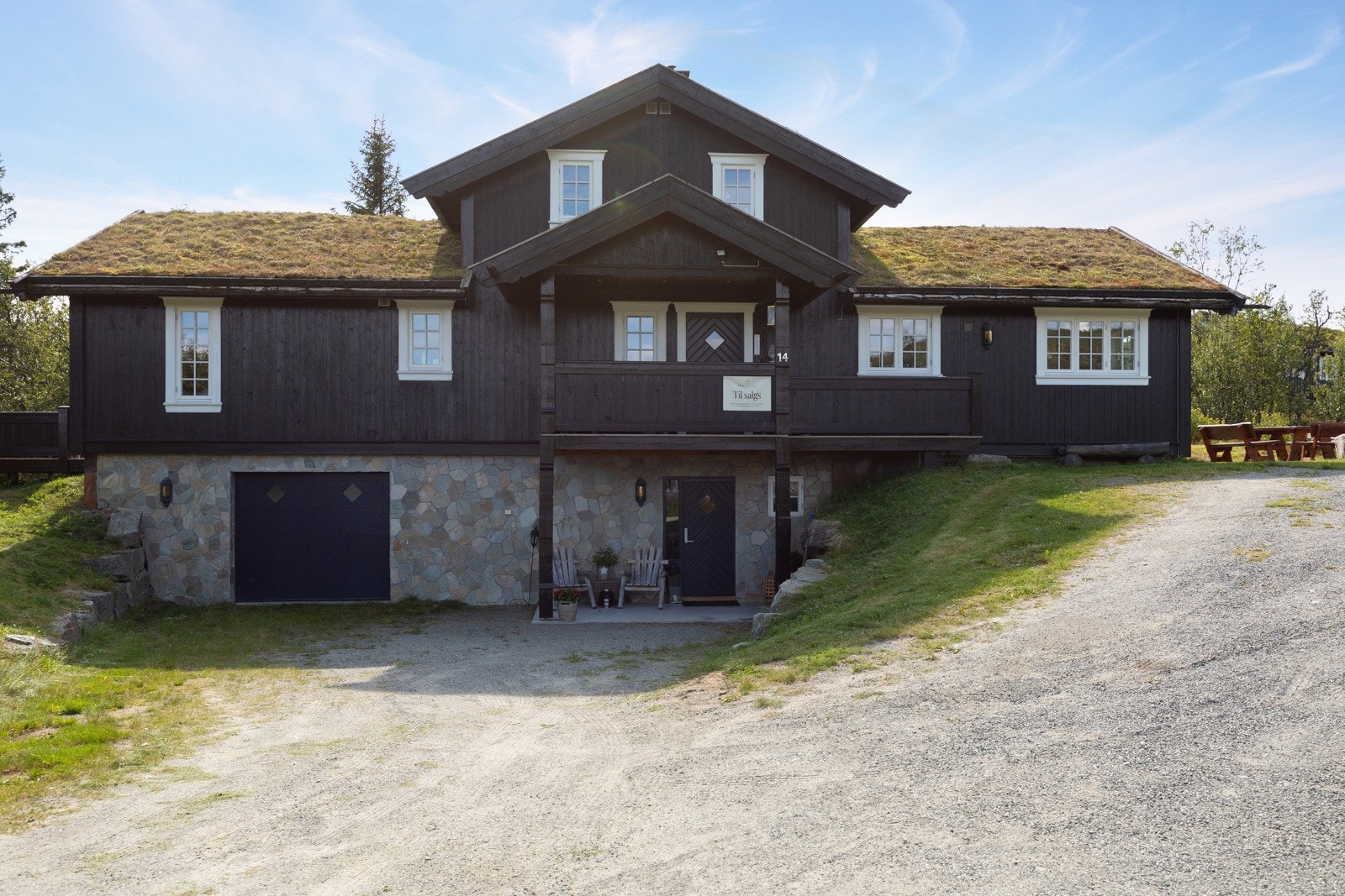 Garasjen med elektrisk port Galleribilde