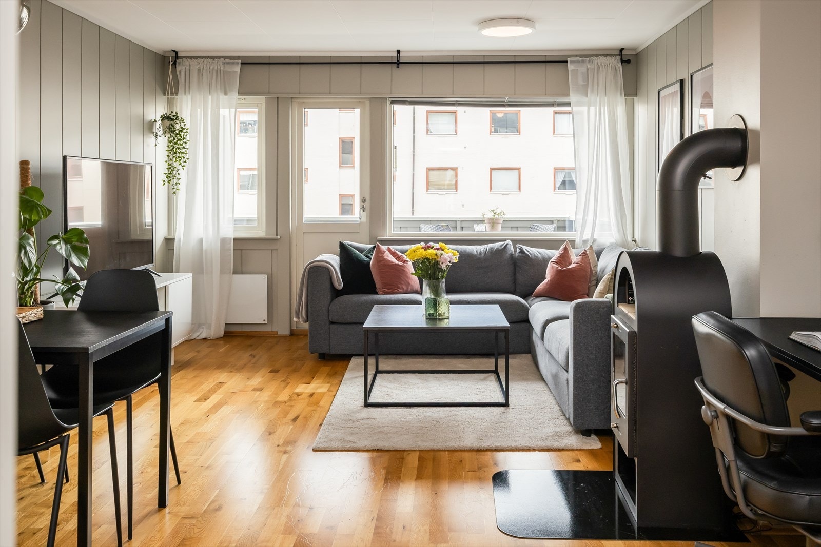 Leiligheten har en sentral og attraktiv beliggenhet med nærhet til blant annet NTNU Gløshaugen, Helgasetr, St. Olavs hospital og NTNU Handelshøyskolen. Galleribilde