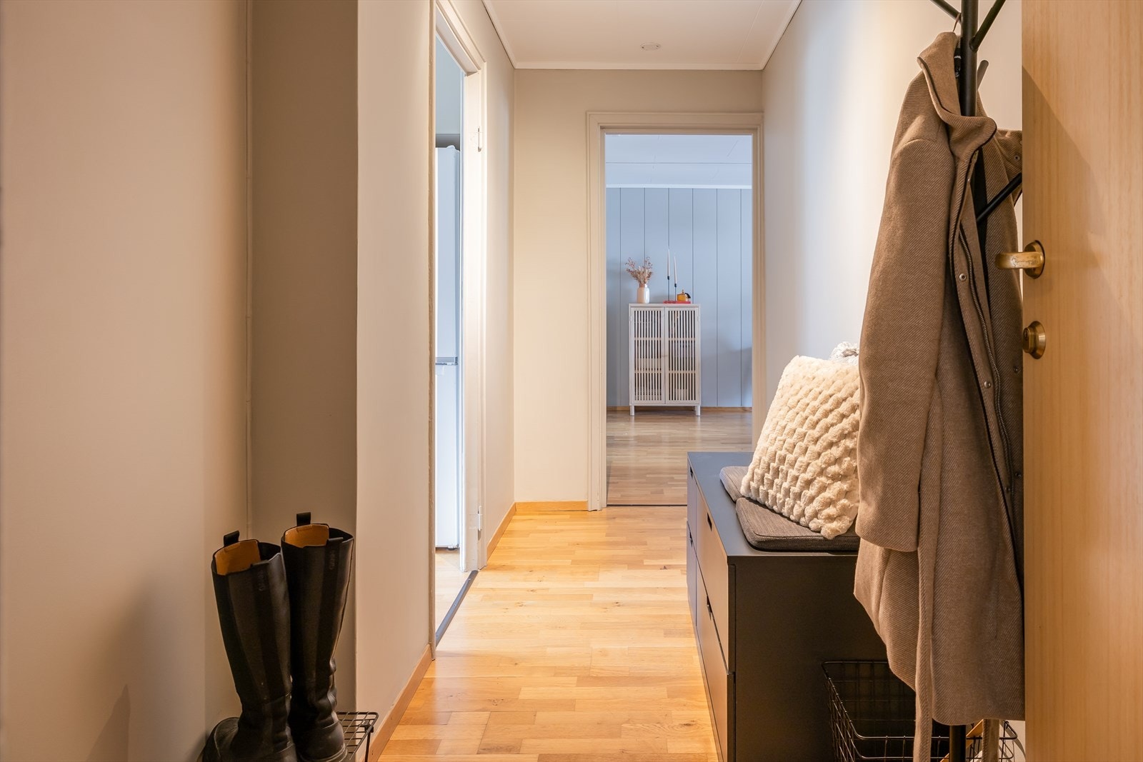 Gangen er på 5 m². Aksjelaget er medlem av sikringsfond. Dette innebærer at aksjeeierne ikke er ansvarlig for andre andelseieres mislighold av felleskostnader. Galleribilde