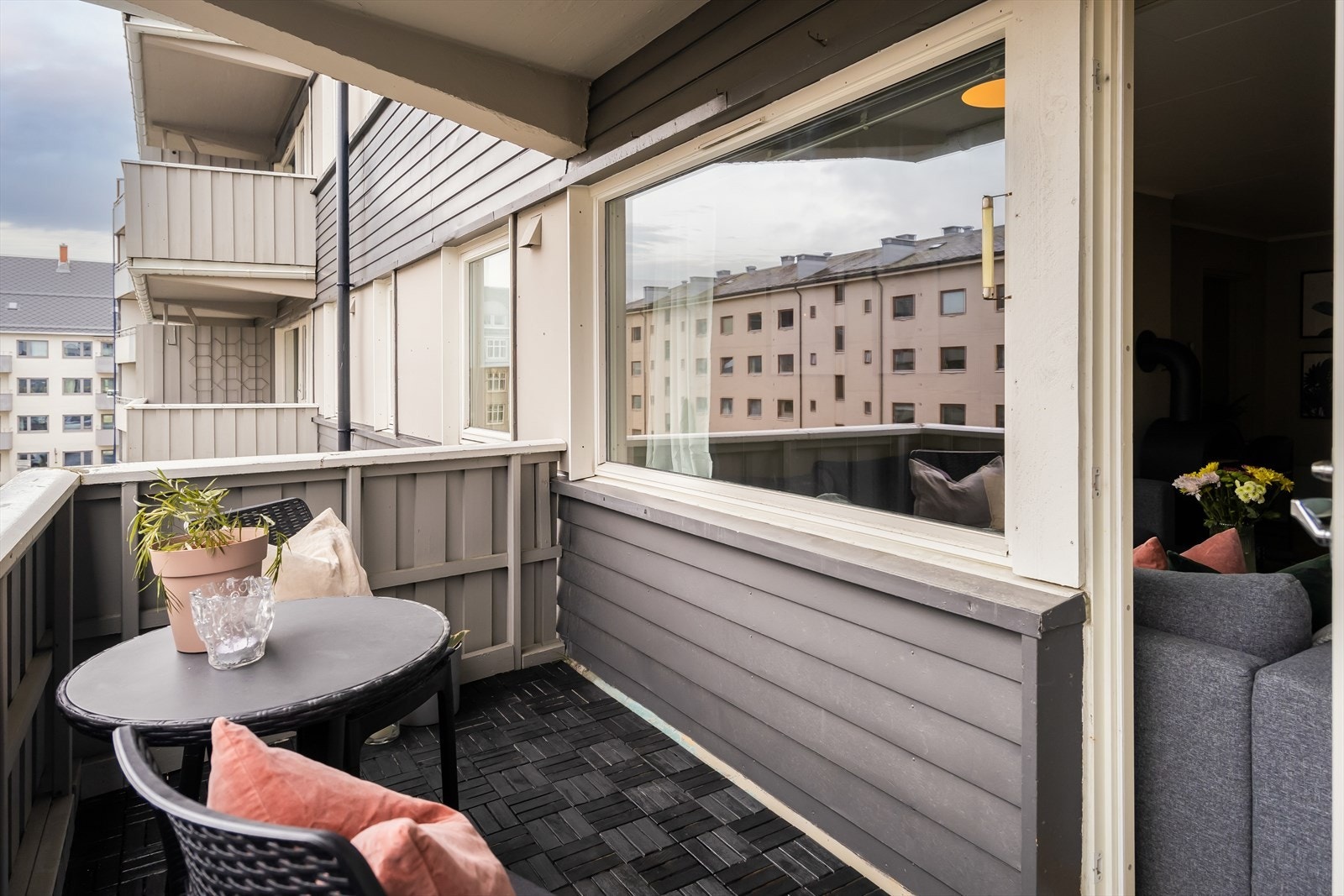 Aksjeselskapet har gjennomført flere oppgraderinger de siste årene, inkludert renovering av fasaden, pipeløp i 2021 og fornying av rørsystemet i 2024/25. Galleribilde