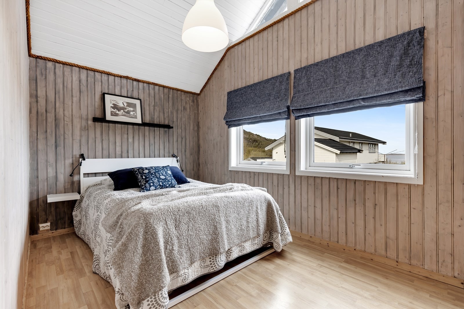 Det er totalt 2 soverom på hhv. 10 og 4,5 kvm. Galleribilde