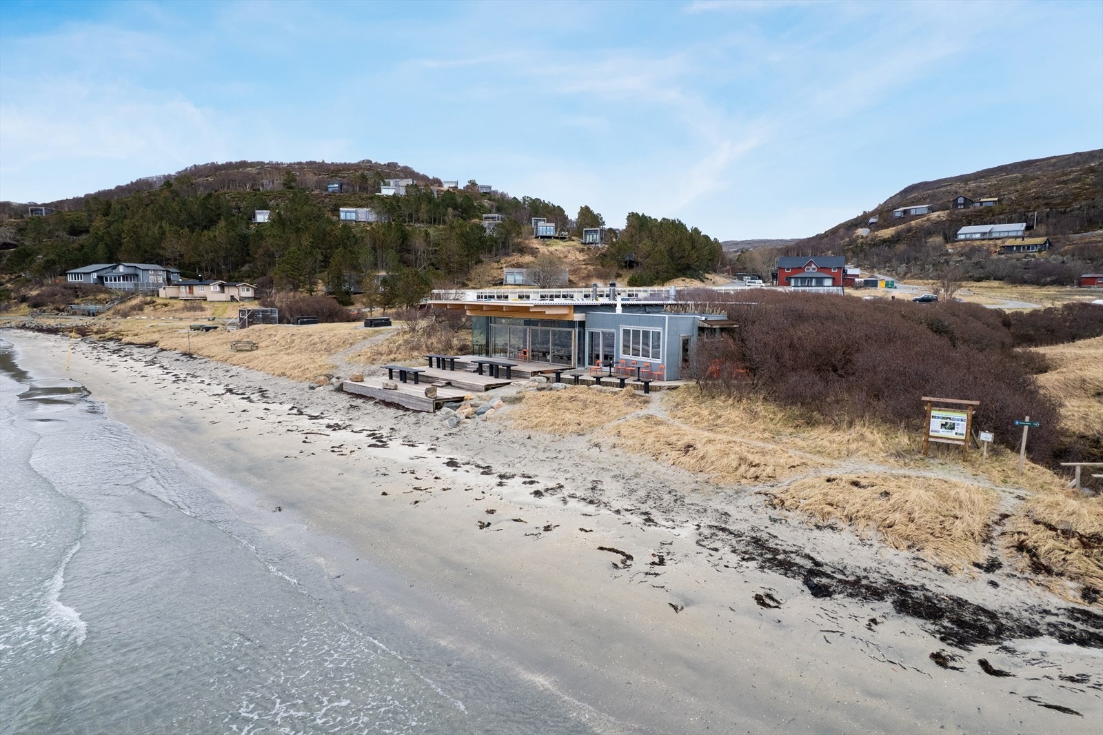 Stokkøya er blant annet kjent for sitt levende kystmiljø, varierte turmuligheter og populære Stokkøya Sjøsenter - et naturlig samlingspunkt kun en kort kjøretur unna. Galleribilde