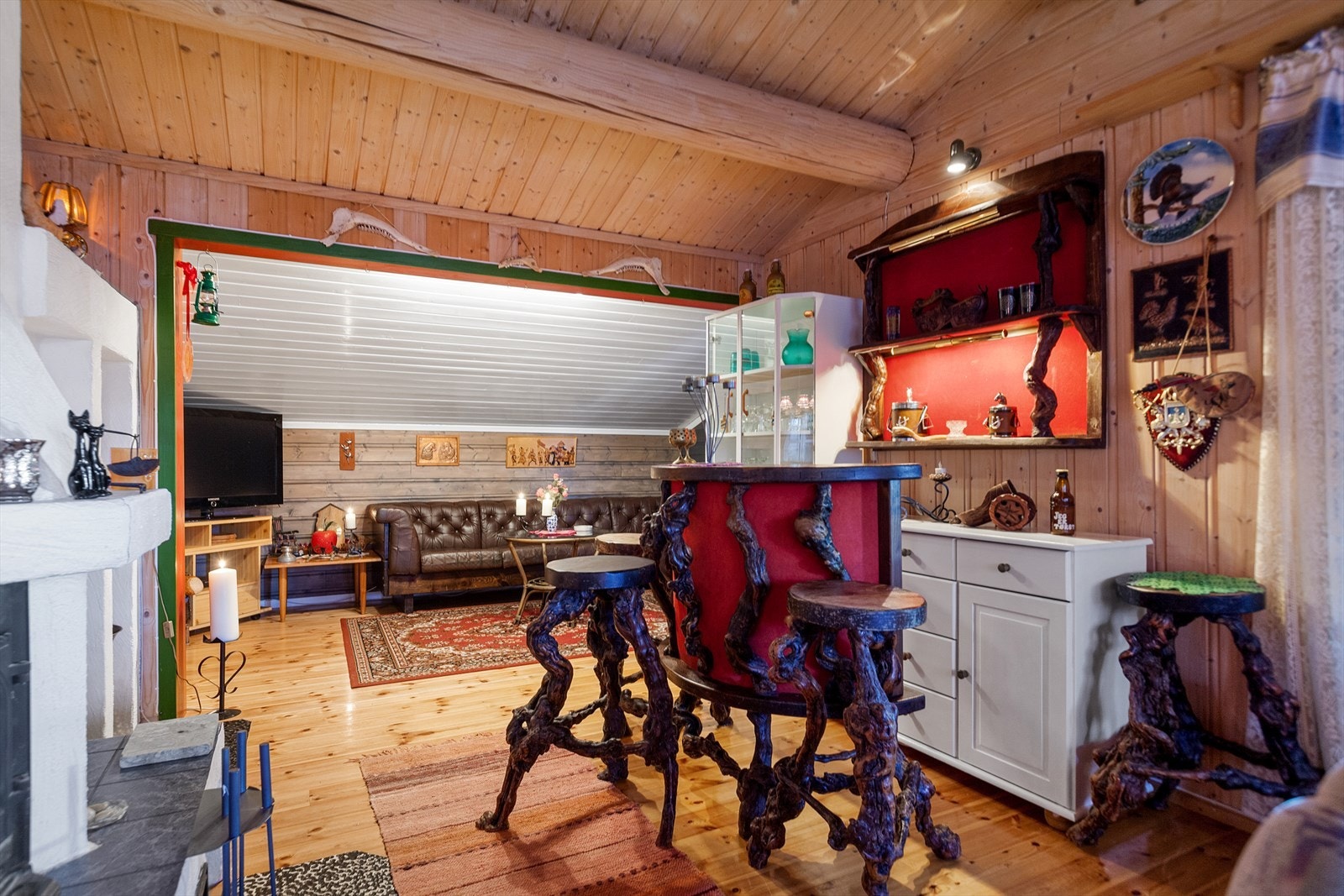 Det er flere oppholdsrom i hytta som byr på flere gode avdelinger. Galleribilde