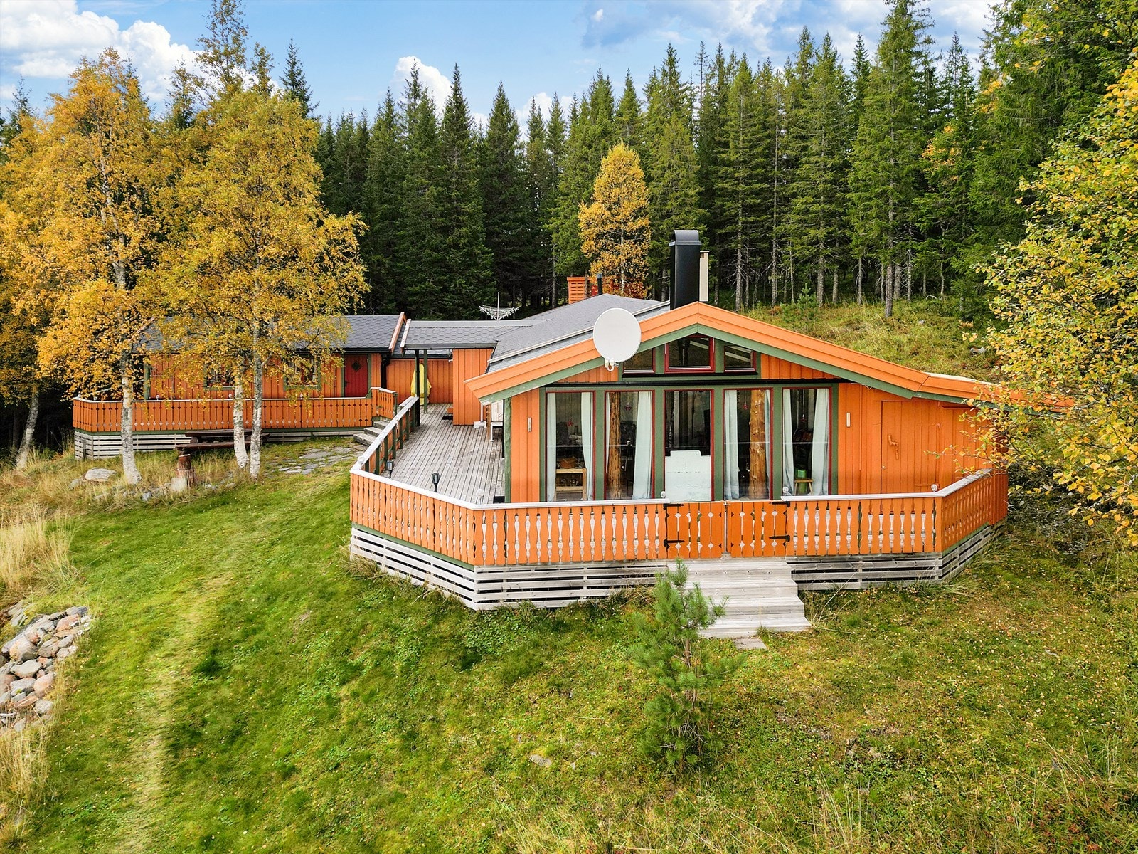 En stor og innholdsrik fritidseiendom med praktfull beliggenhet rett ved Finskebukta. Galleribilde