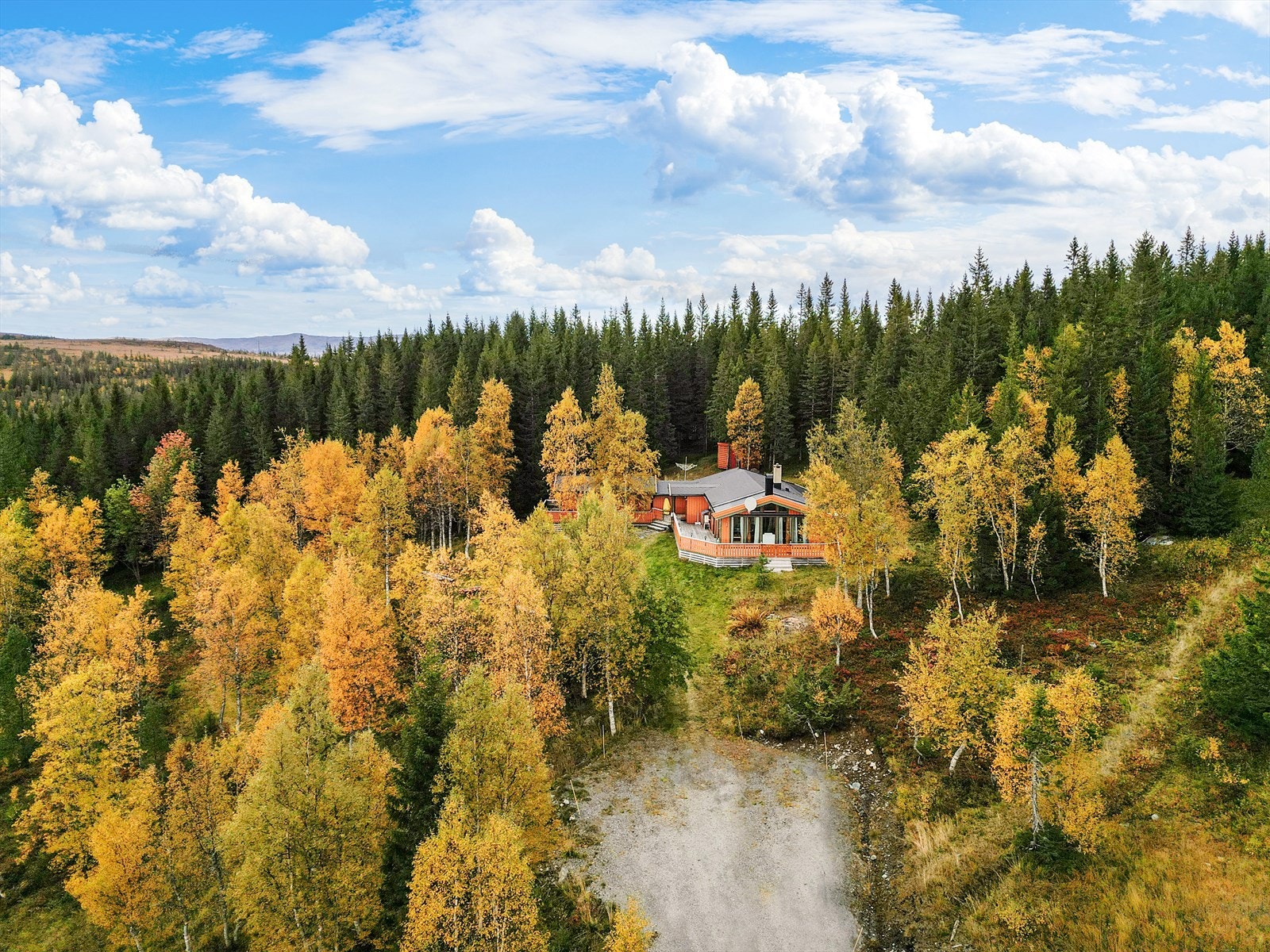 Parkeringsplass rett ved hytta. Galleribilde