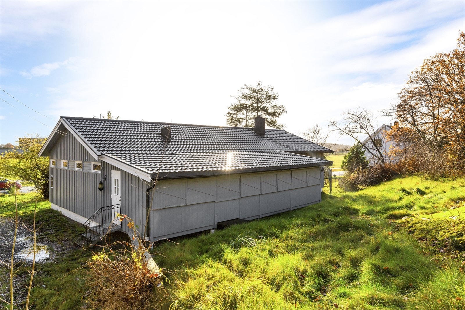 Bildet viser når vinduene er lukket på det overbygde inngangspartiet Galleribilde