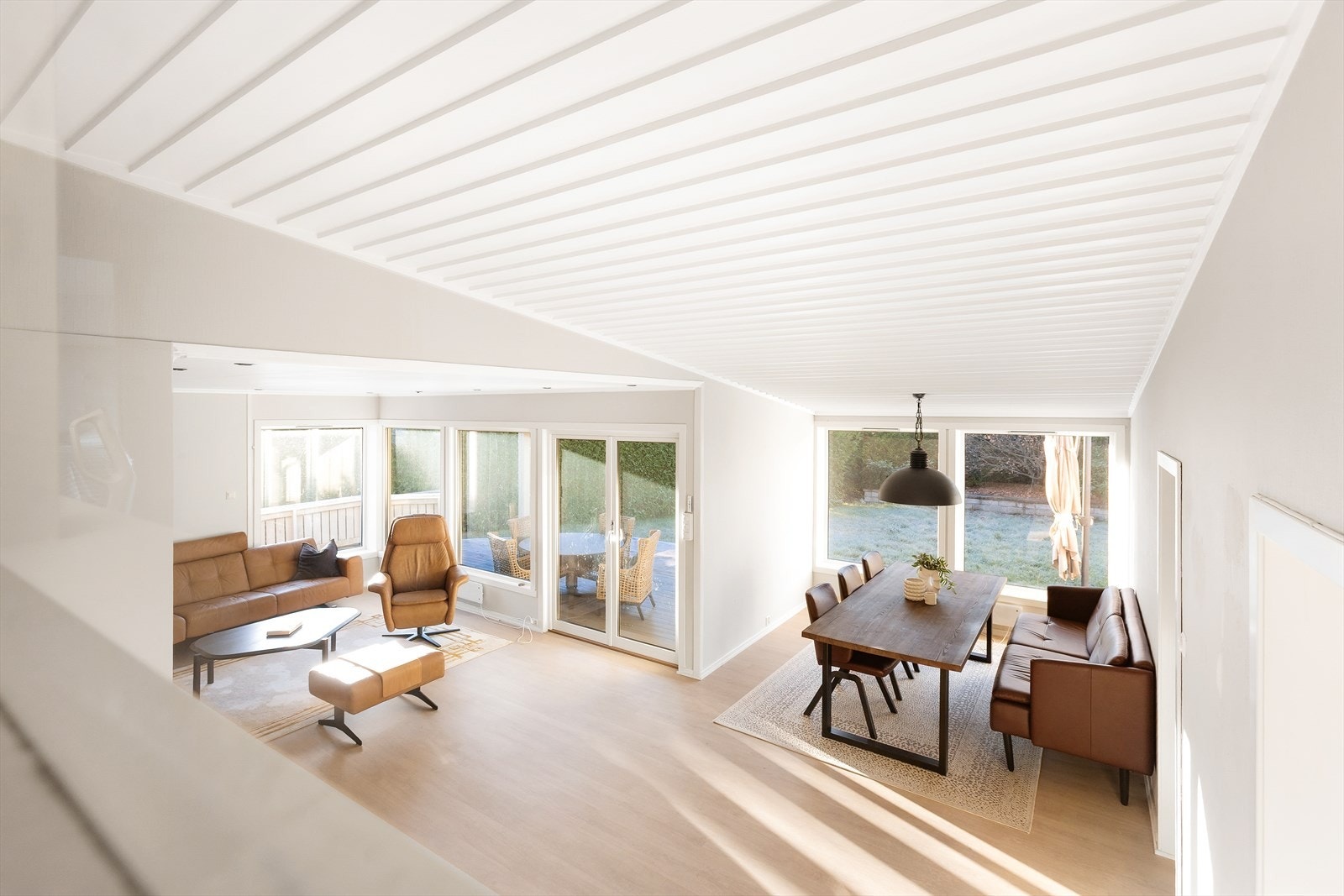 Rommet har en god takhøyde og en gjennomgående luftig atmosfære. Galleribilde