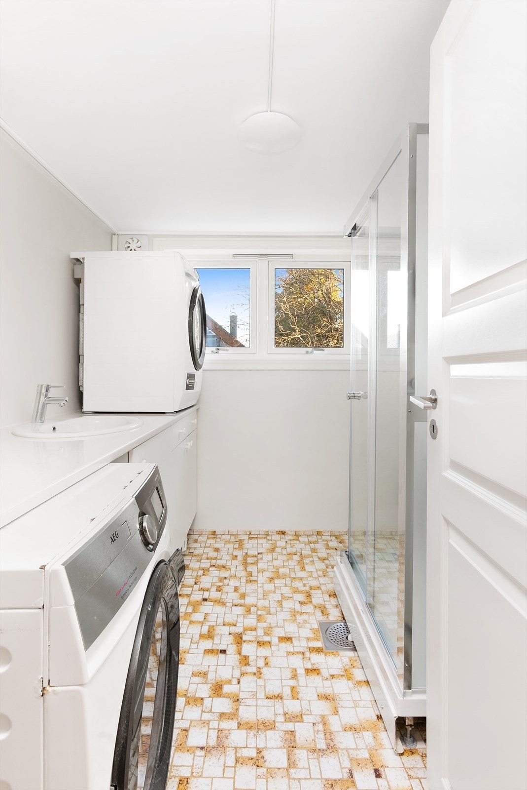 Vaskerom Galleribilde