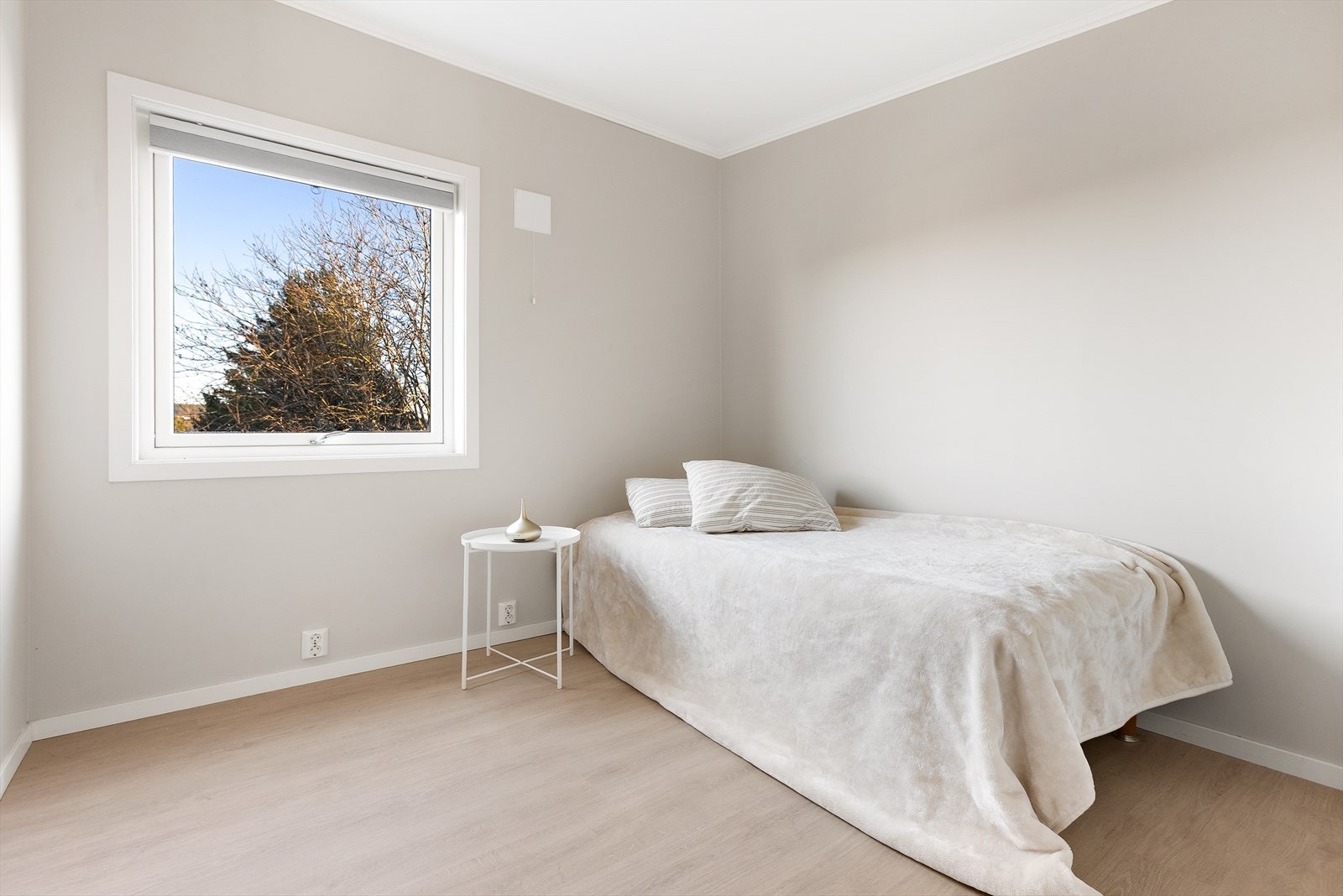 Boligens andre soverom egner seg godt som barnerom eller gjesterom. Galleribilde