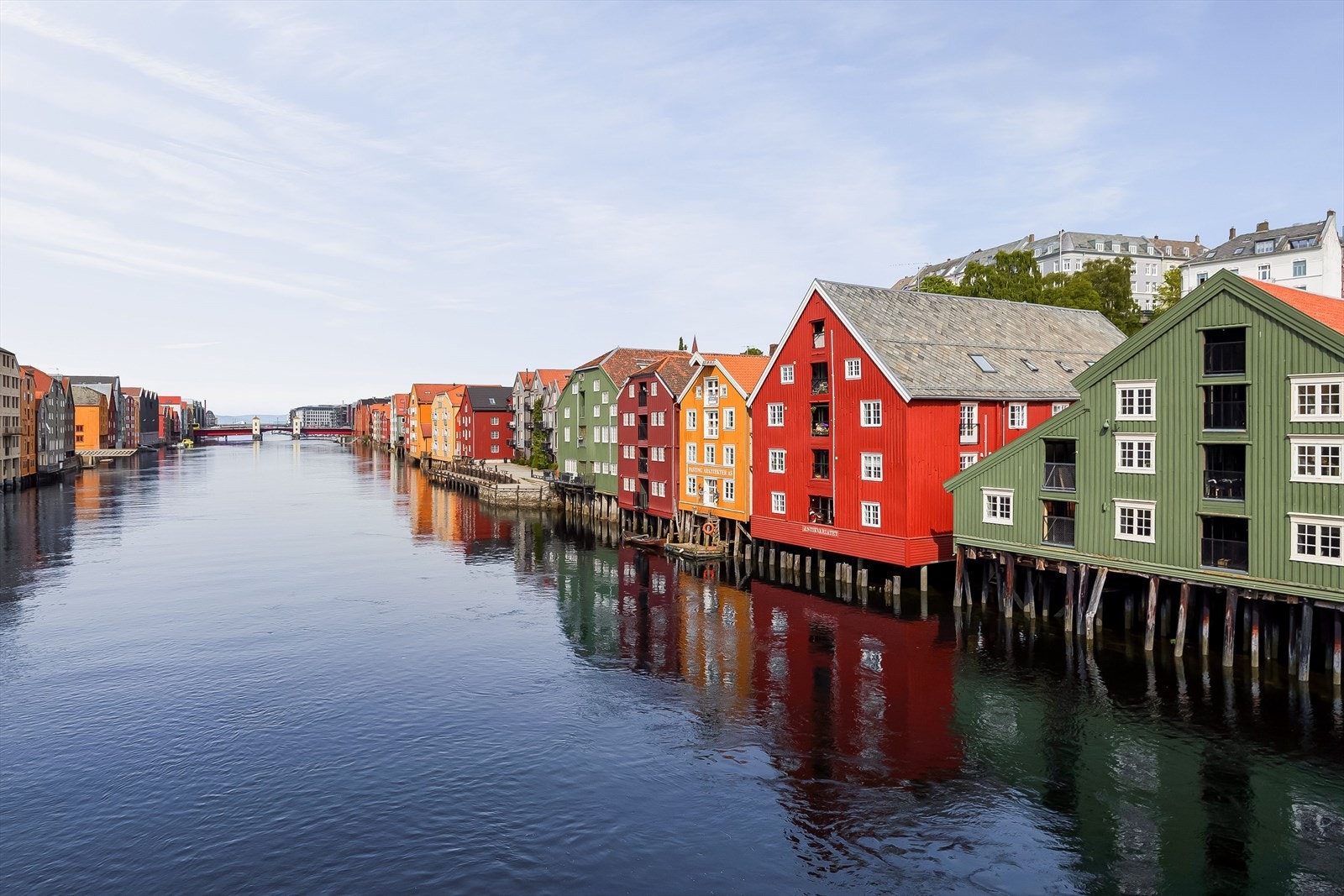 Bakklandet er kjent for sin vakre trehusbebyggelse, og er et svært koselig og populært område. Galleribilde
