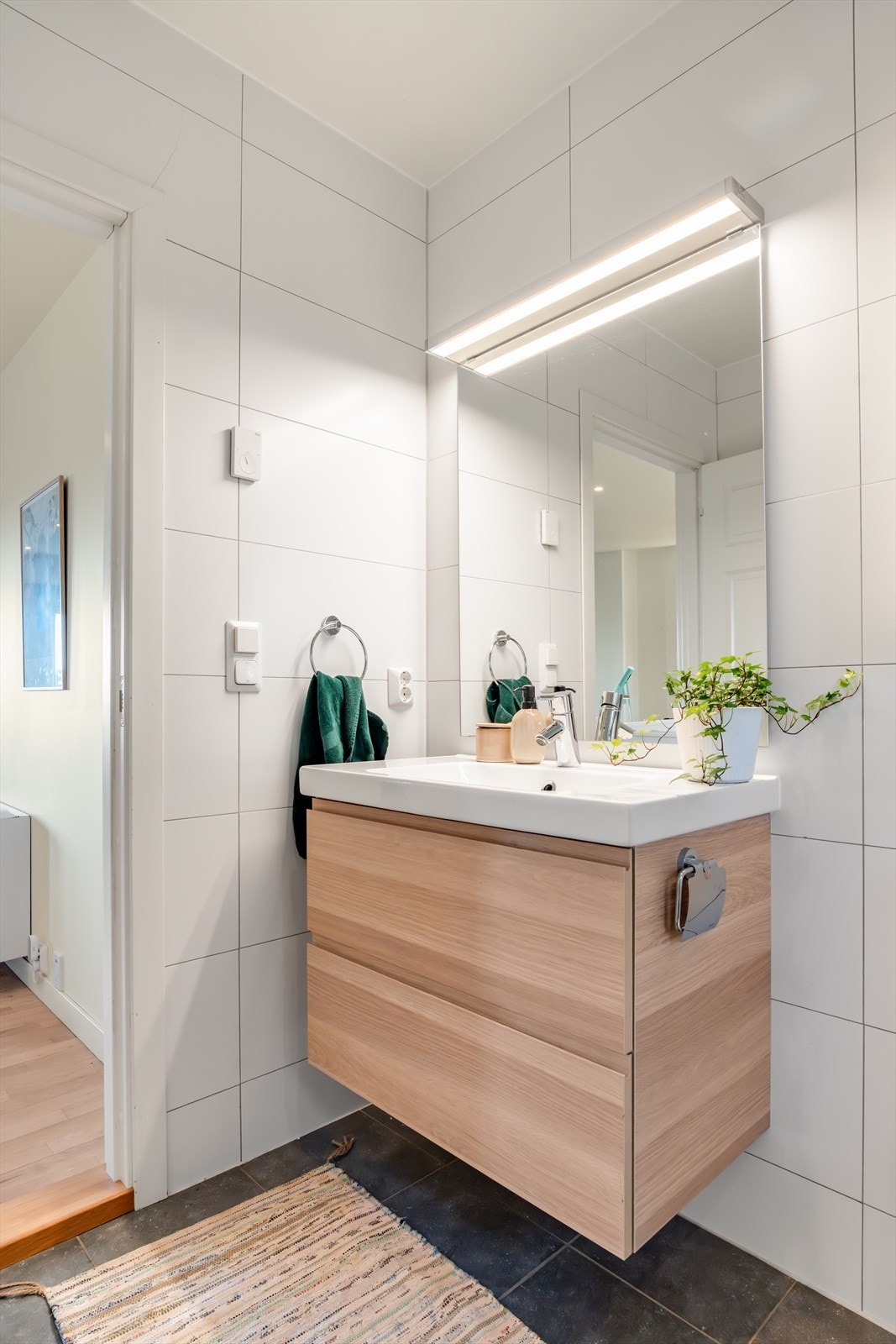 Alle bad er flislagt m/vannbåren gulvvarme Galleribilde